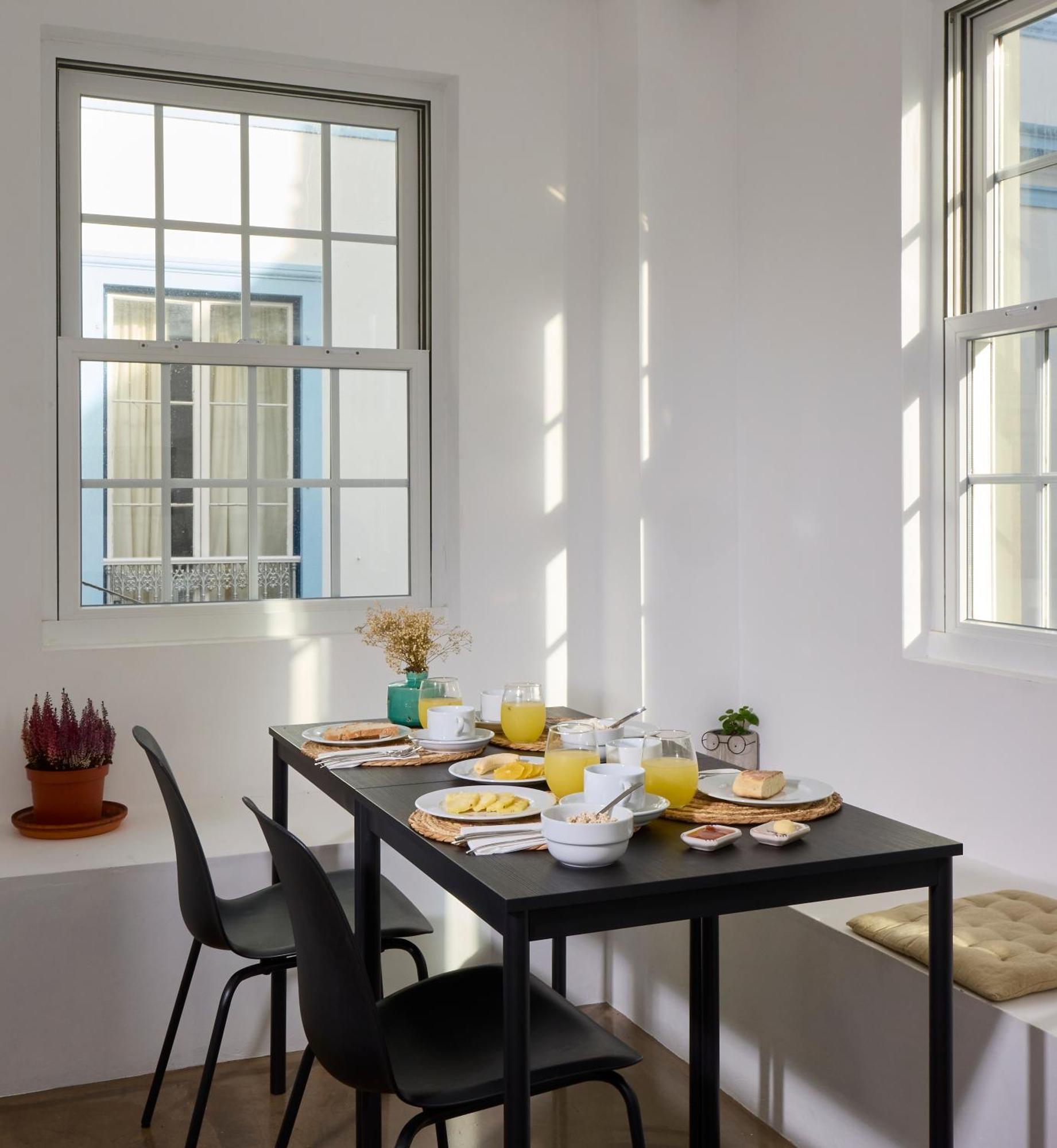 Matriz 55, & Hostel Ponta Delgada (Sao Miguel)