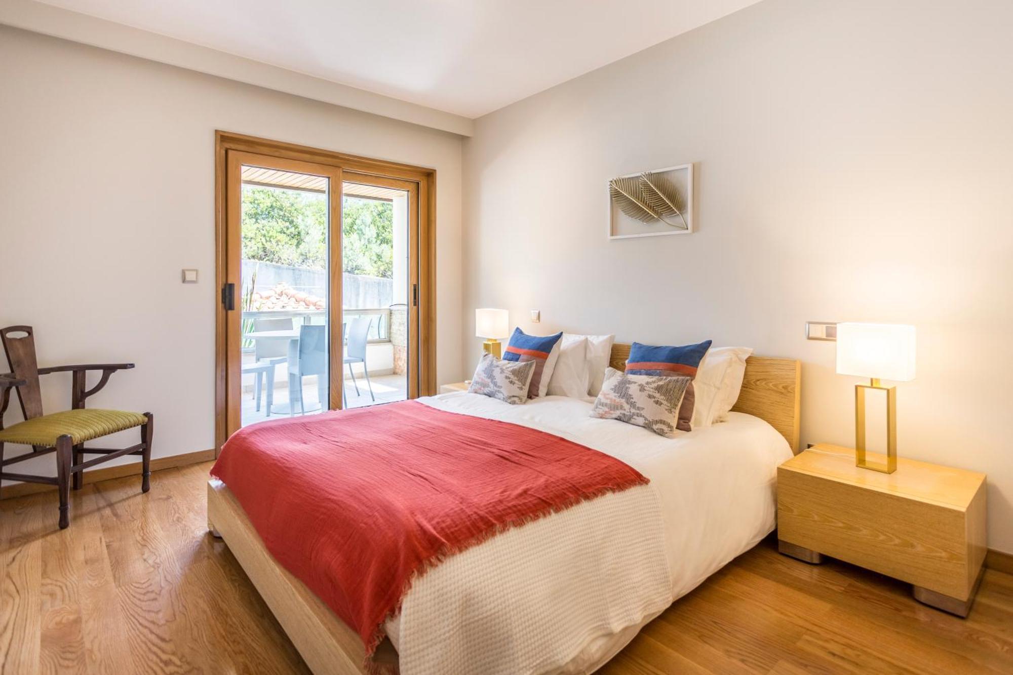 Queens By Cadenzalux Apartment
