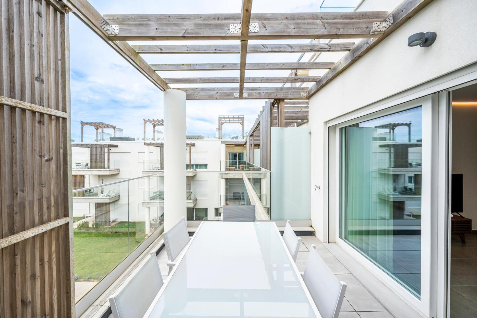 Mar A Vista - With Pool, Gym And Sea Views *