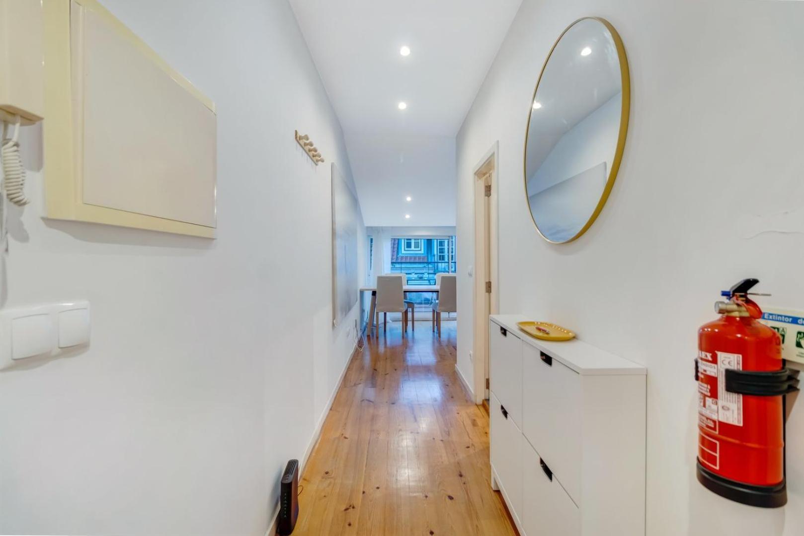 Charming 1br With Terrace Views Of Bridge | By Airnest Apartment