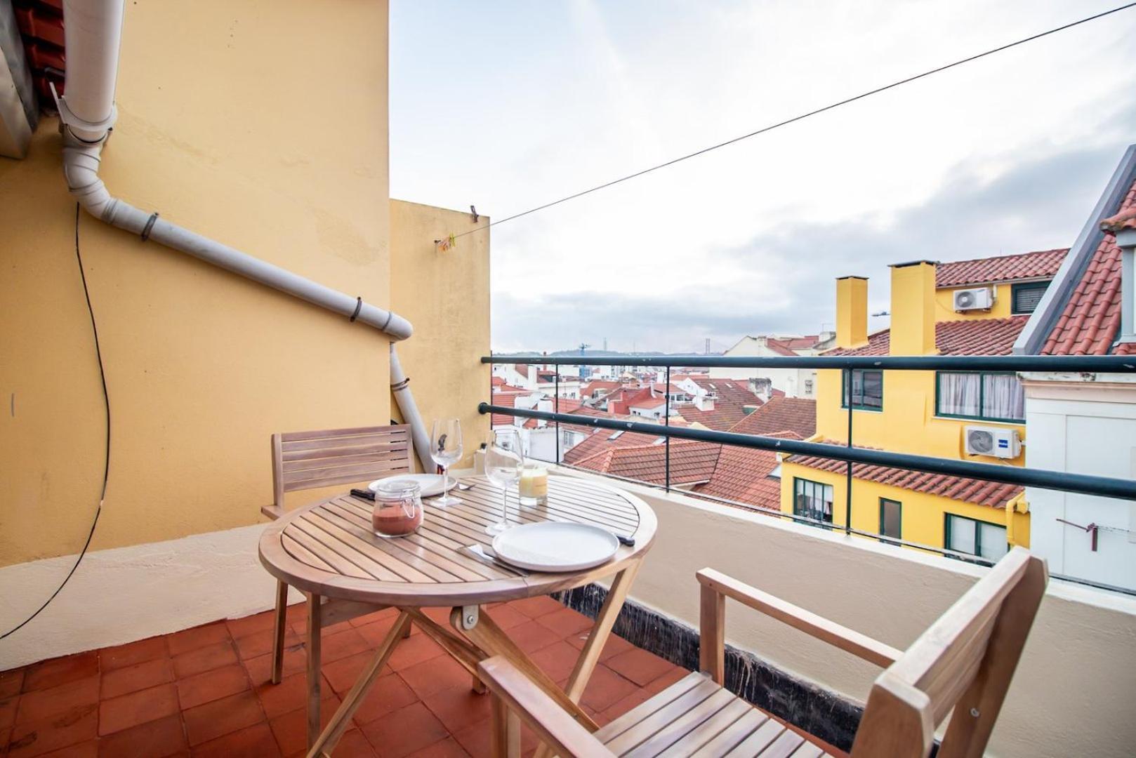 Charming 1br With Terrace Views Of Bridge | By Airnest Lisbon