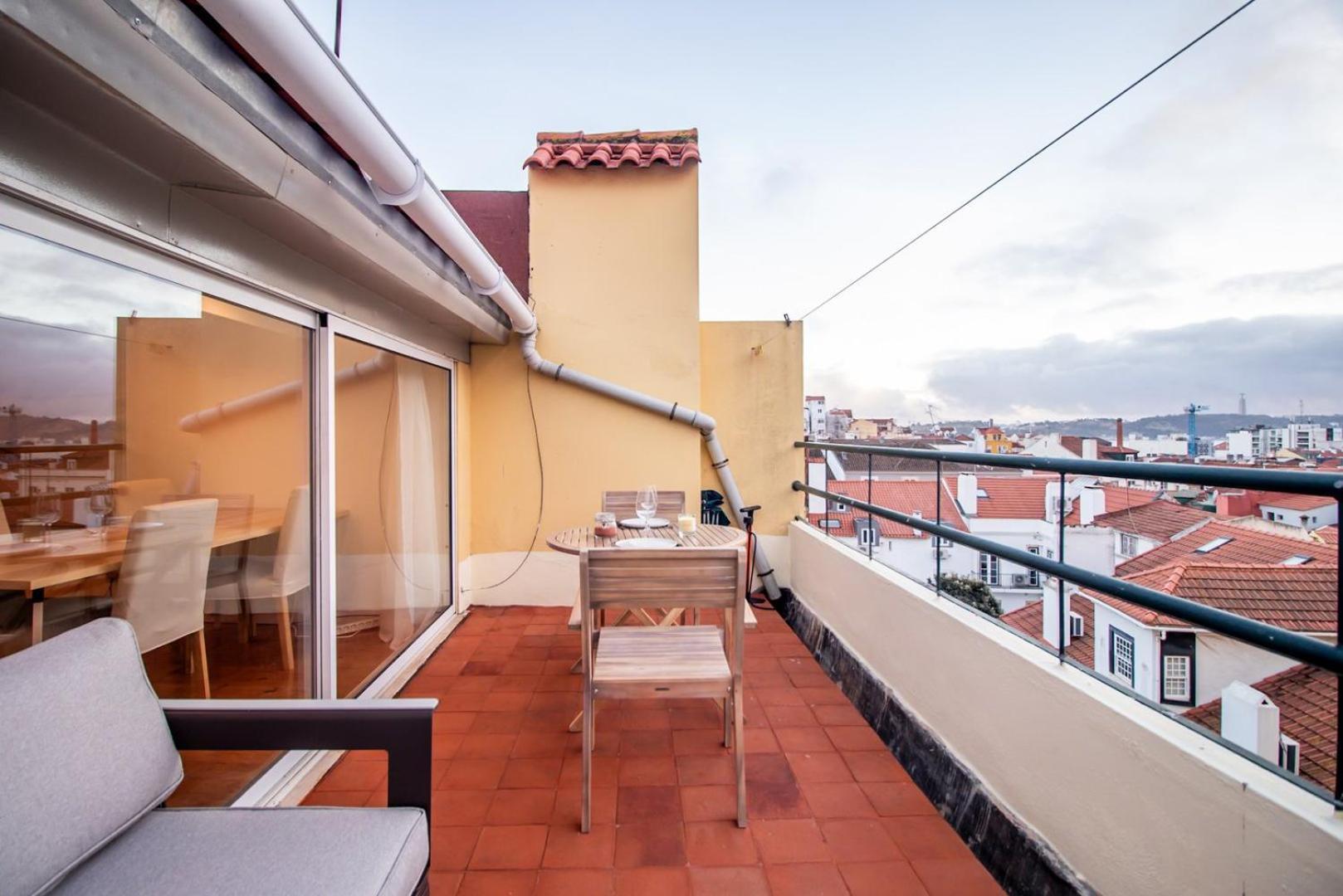 Charming 1br With Terrace Views Of Bridge | By Airnest Apartment *
