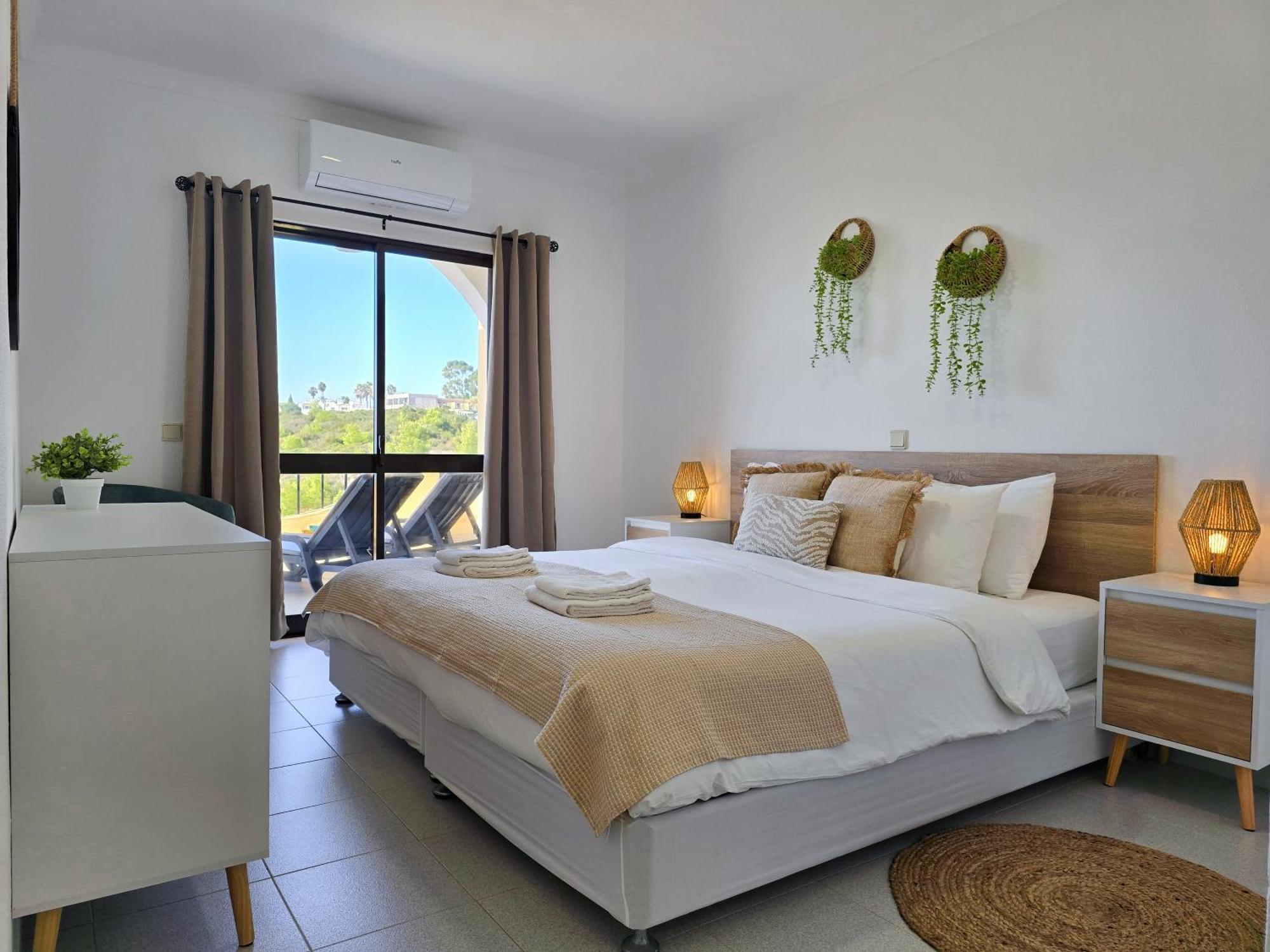 Golden Sun - Sunny Balcony, Sea View, Beach, Ac Apartment