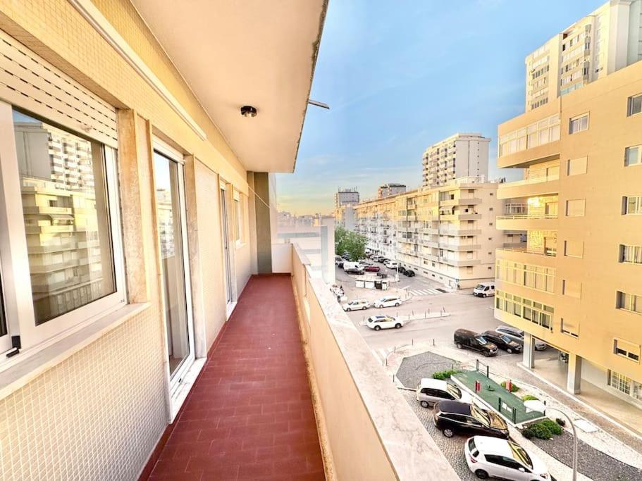 Apartment Sea Front 180º View With Ac And Wifi Quarteira