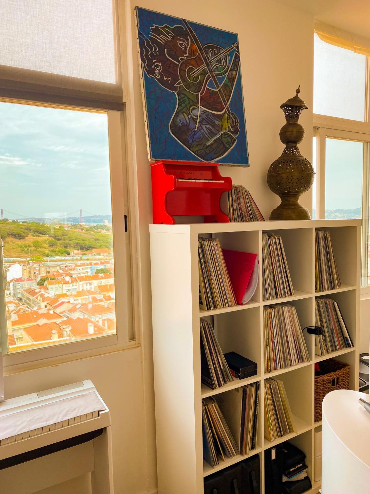 Ideally Located With Perfect Views Alges