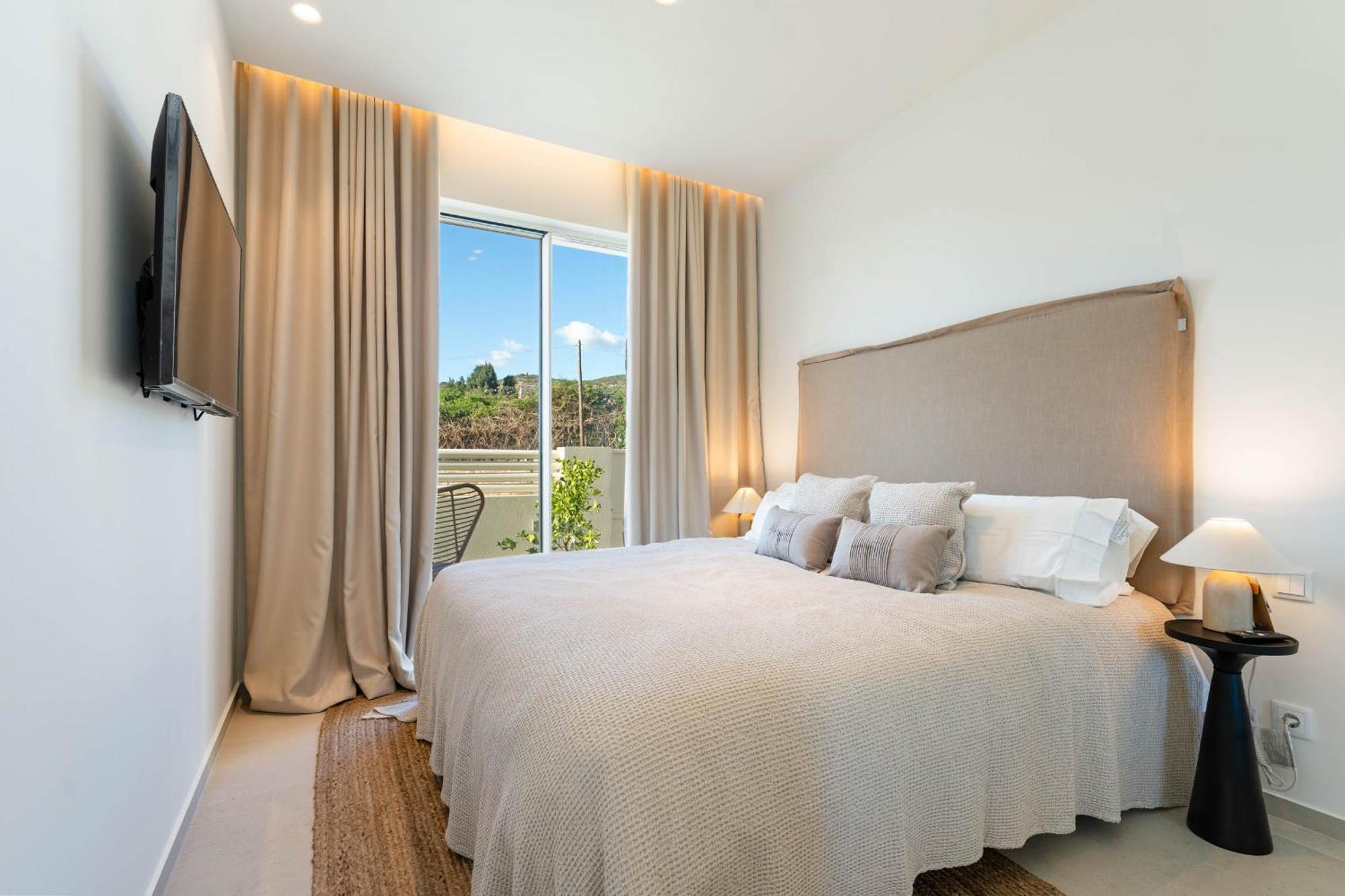 Holiday home Modern Sea View Villa, Heated Pool,rooftop Jacuzzi Outdoor Kitchen 12min Faro Airport