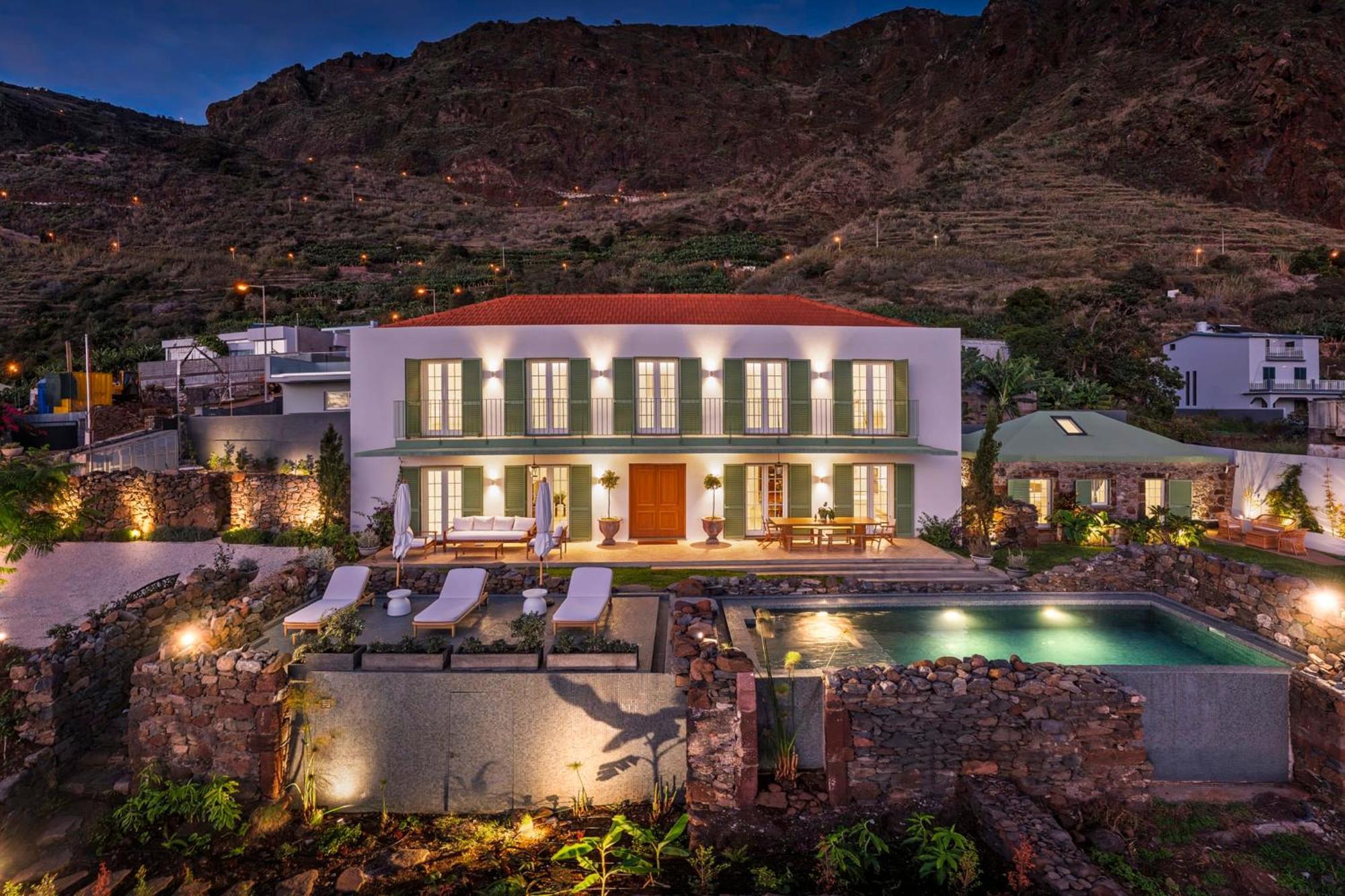 Quinta Marefe - On The Stunning West Coast *