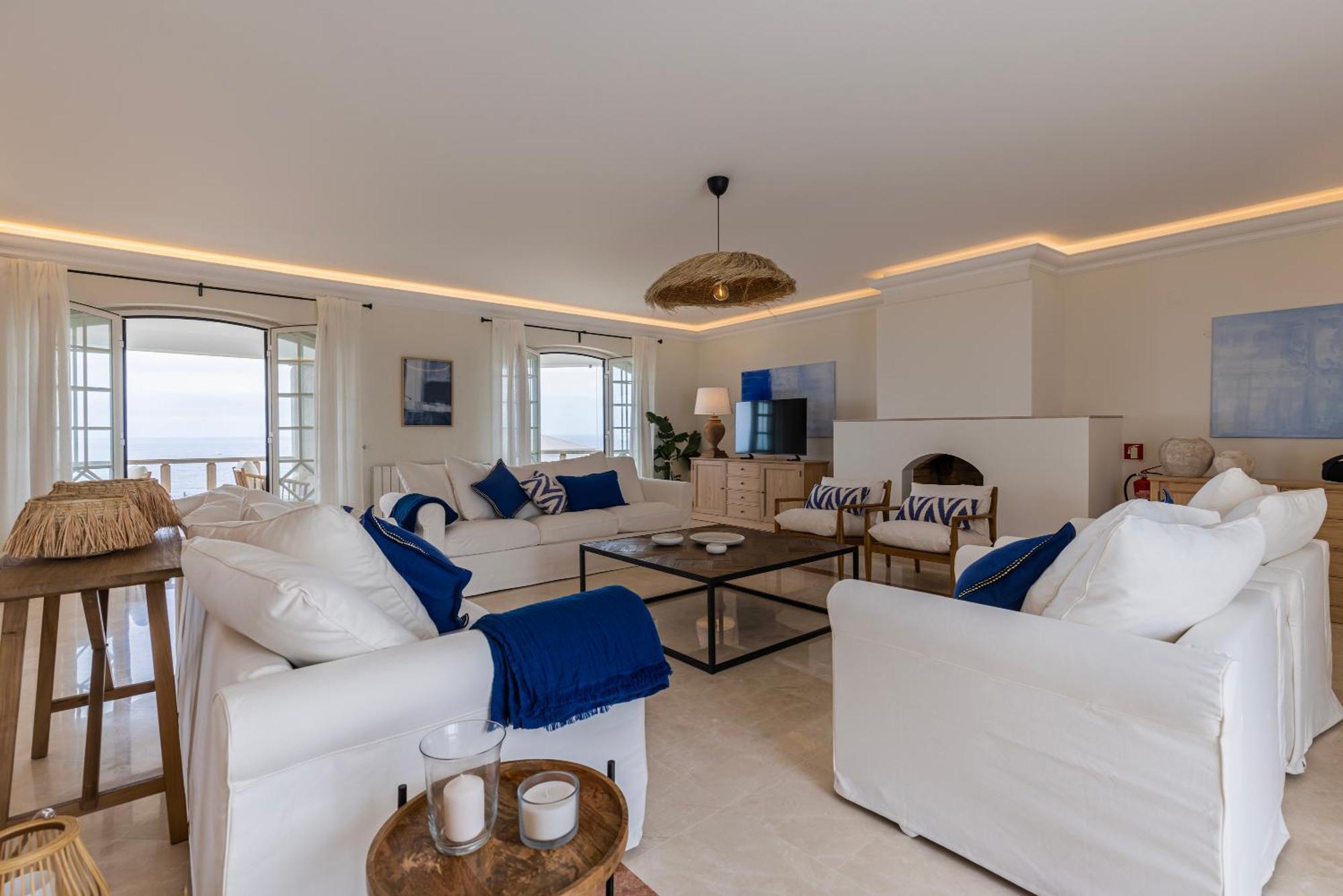 Windmill Beachfront Villa *