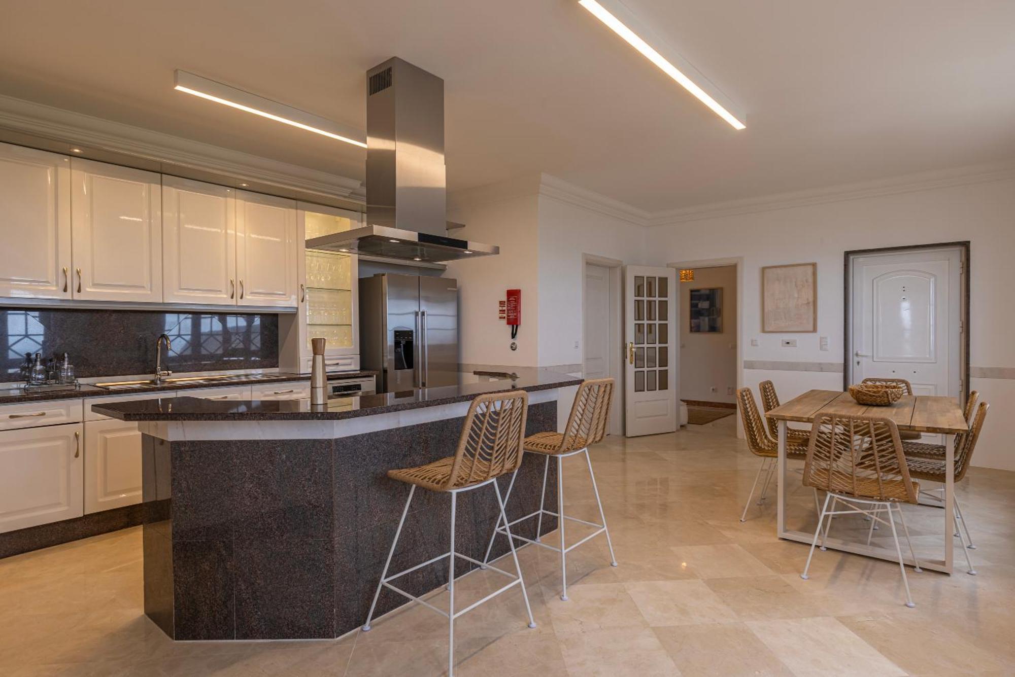 Windmill Beachfront Villa *