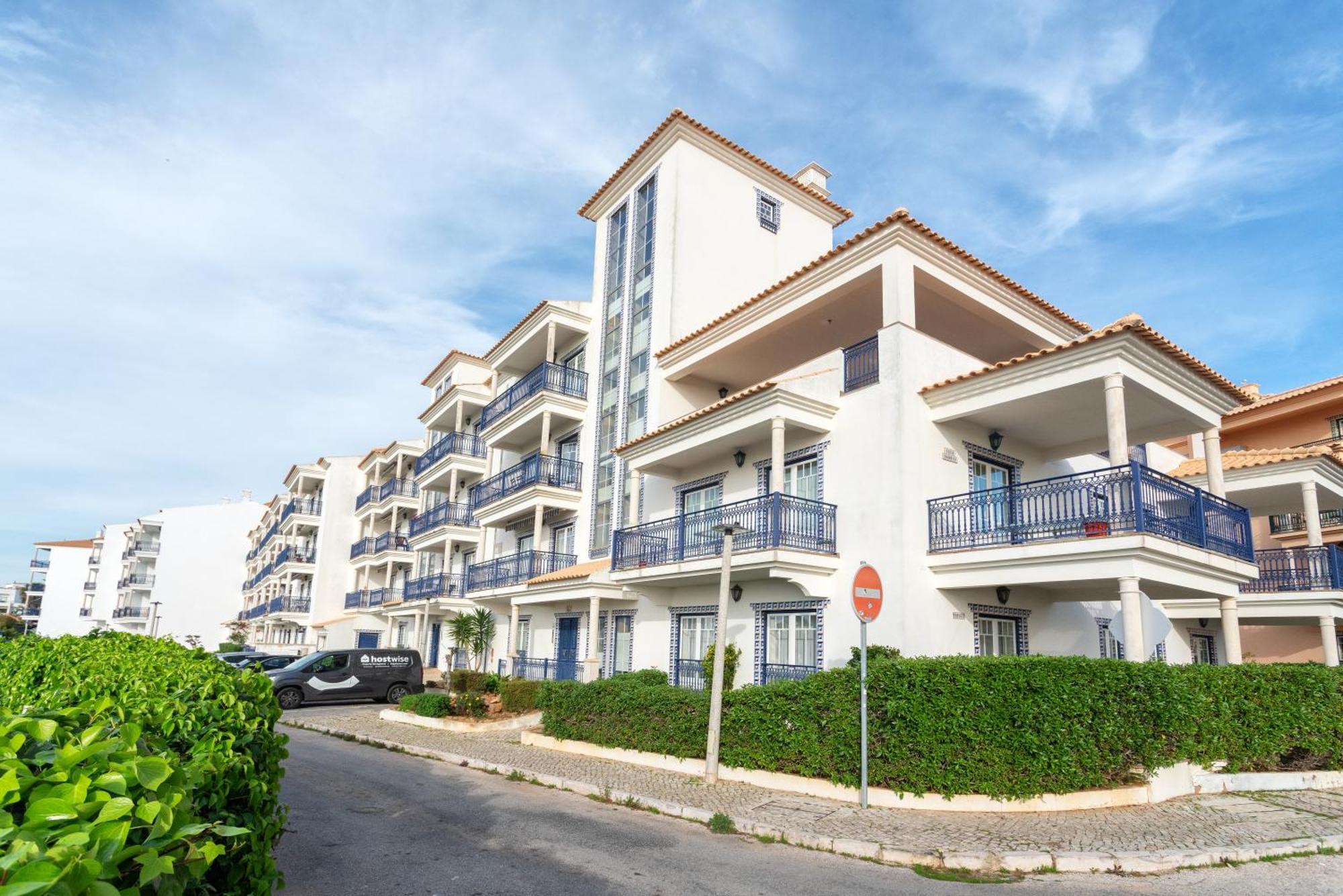 Apartment Host Wise - Wonderful Flats With Pool *