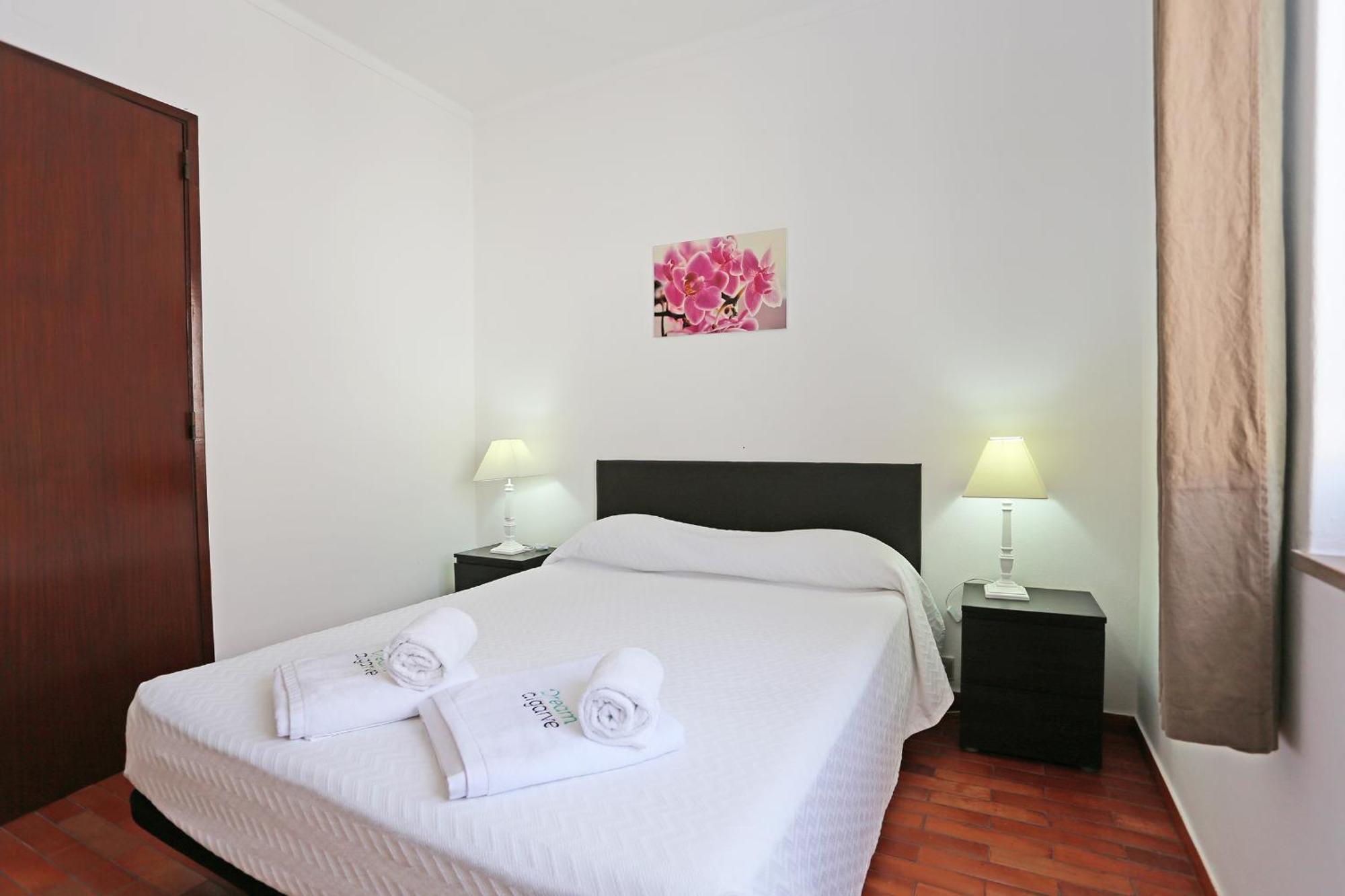 V - Seacliff Apartment