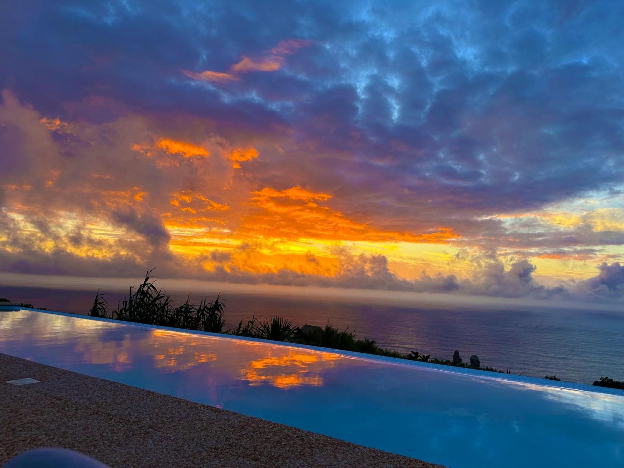 Anna Splendid Sunset Ocean Front Villa