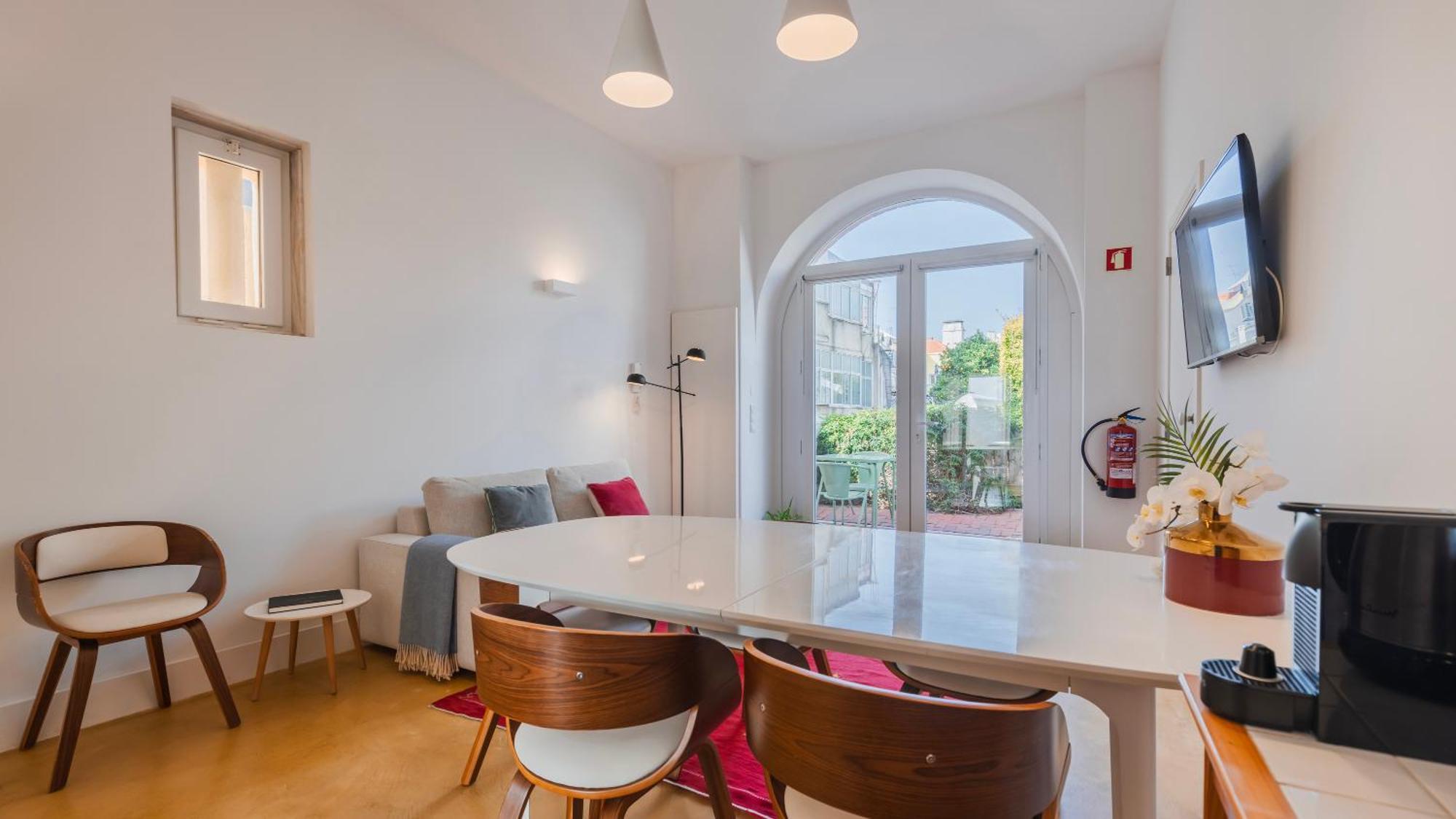 Apartment 1bdr With Garden View By Lovelystay *