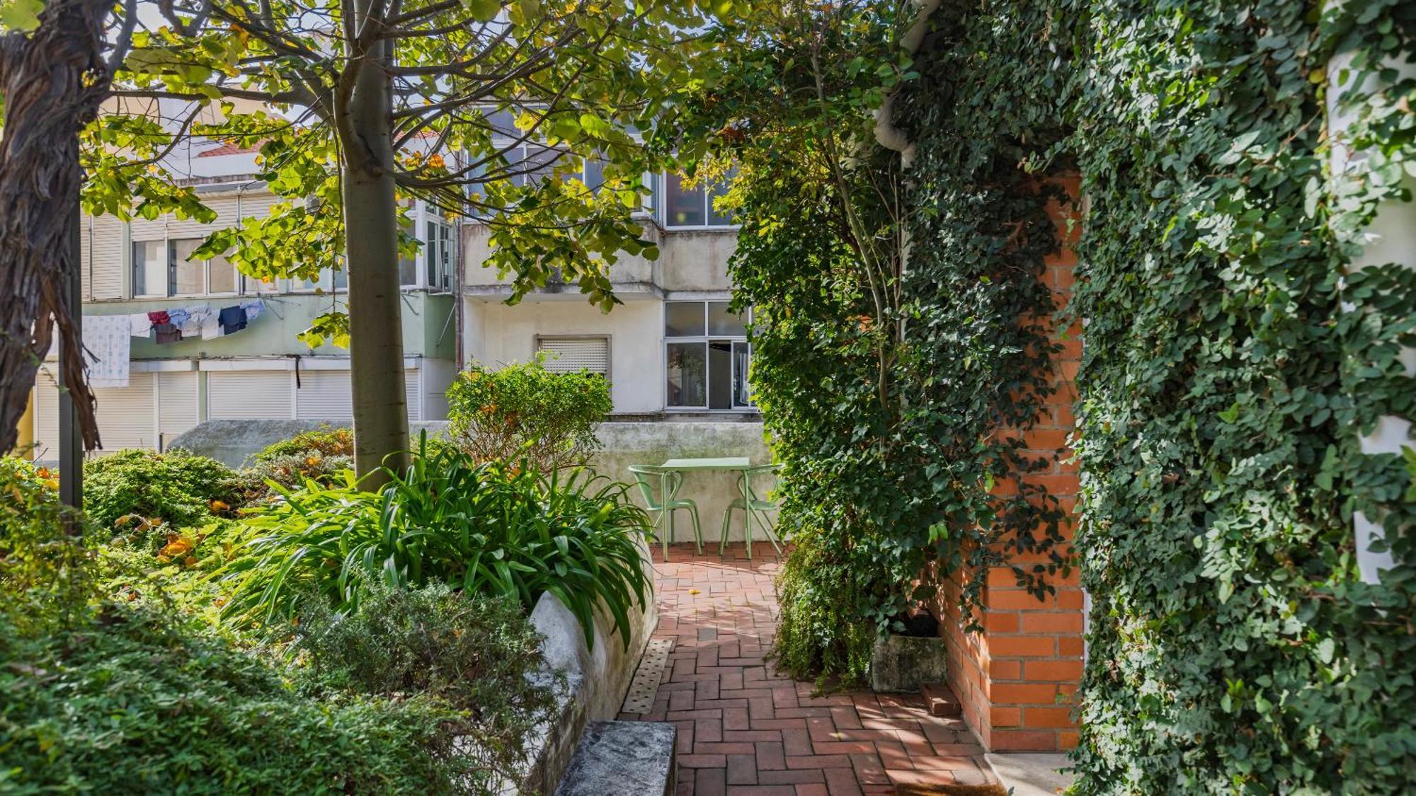 1bdr With Garden View By Lovelystay