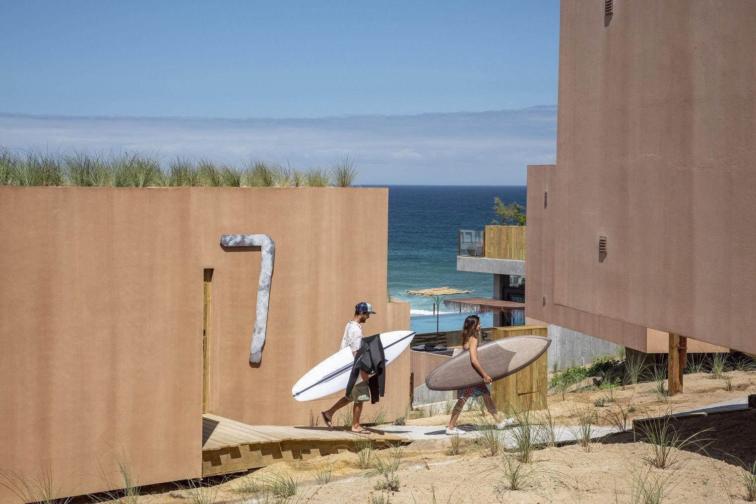 Noah Surf House Portugal *