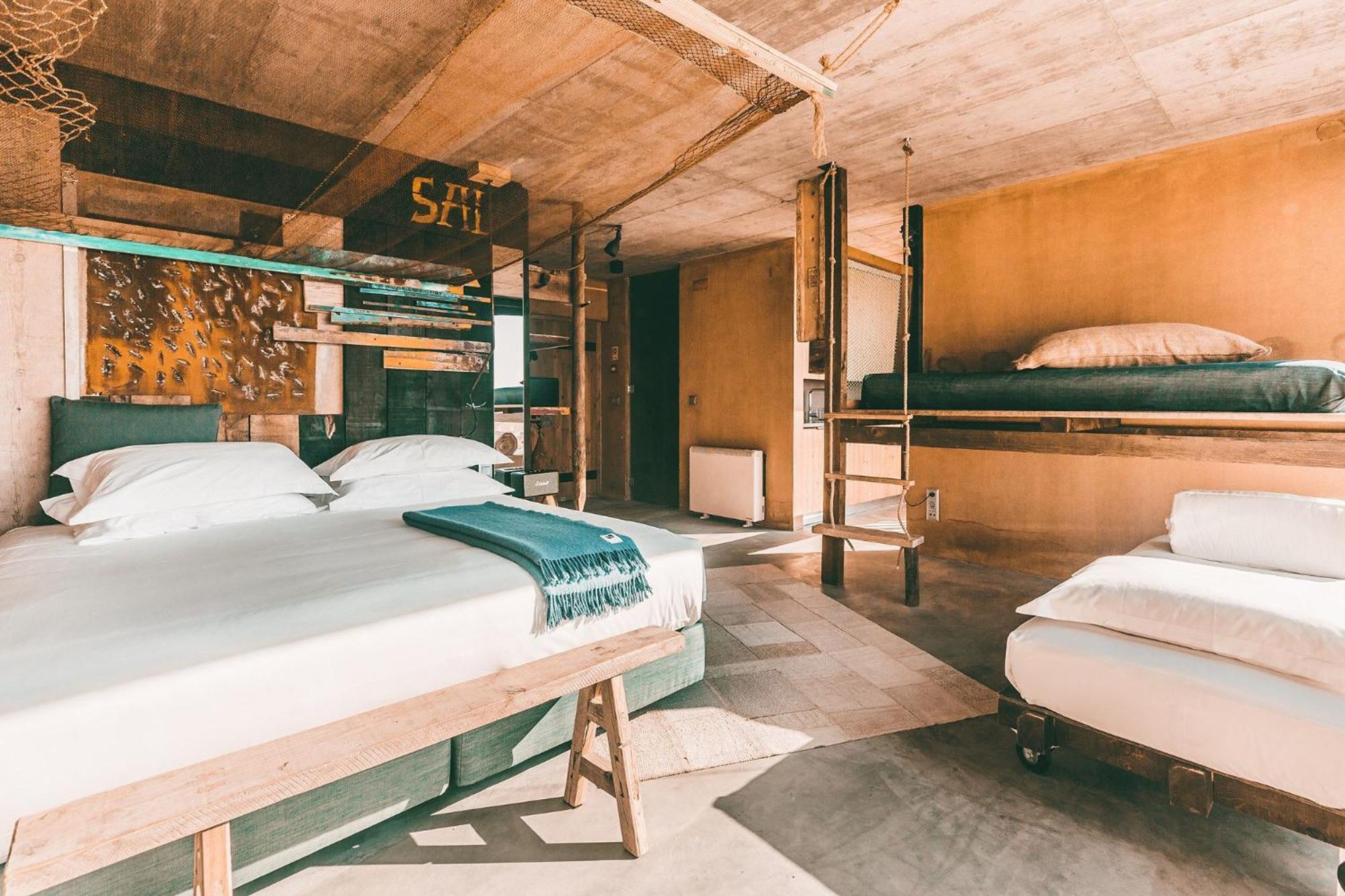 Noah Surf House Portugal *