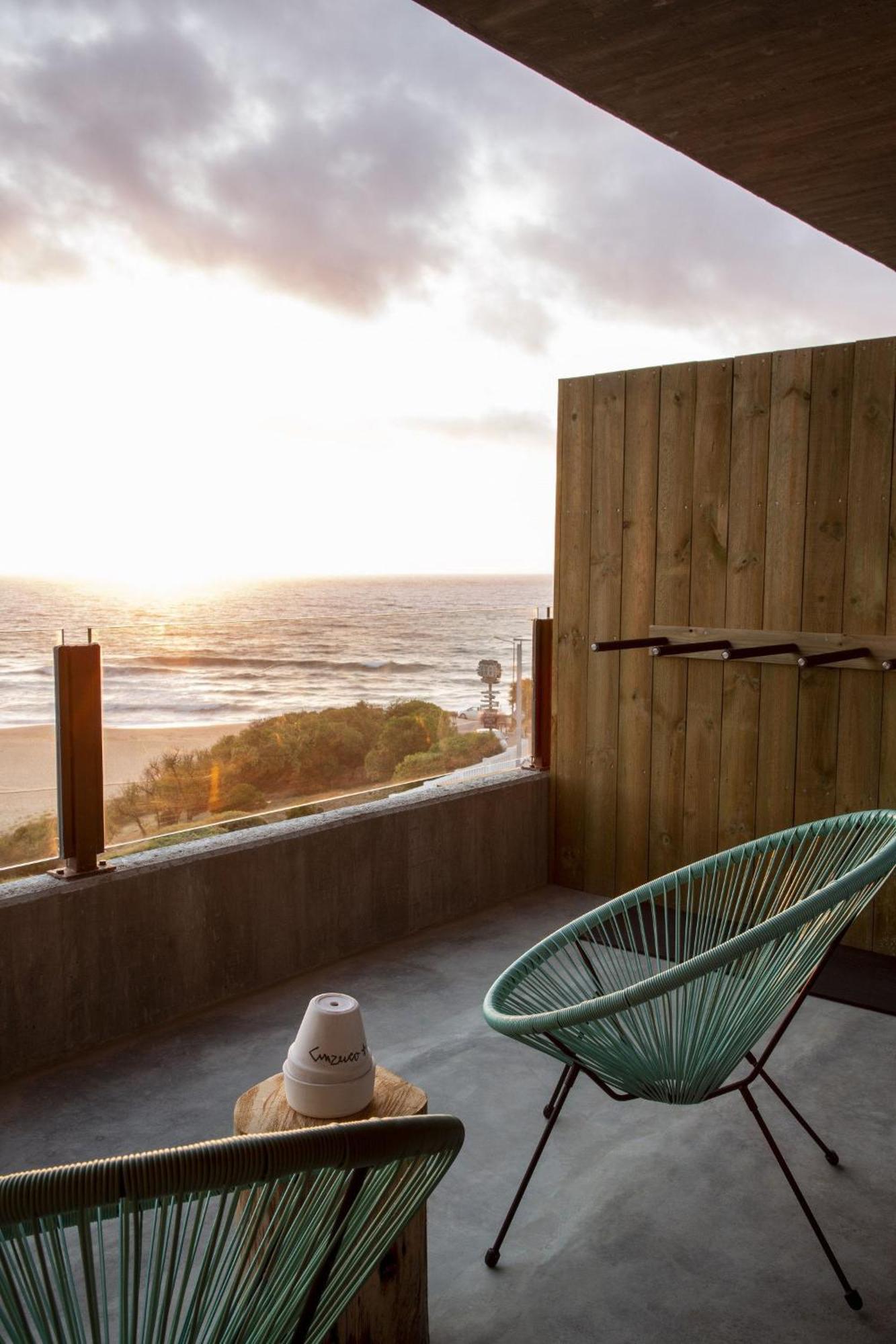 Noah Surf House Portugal *