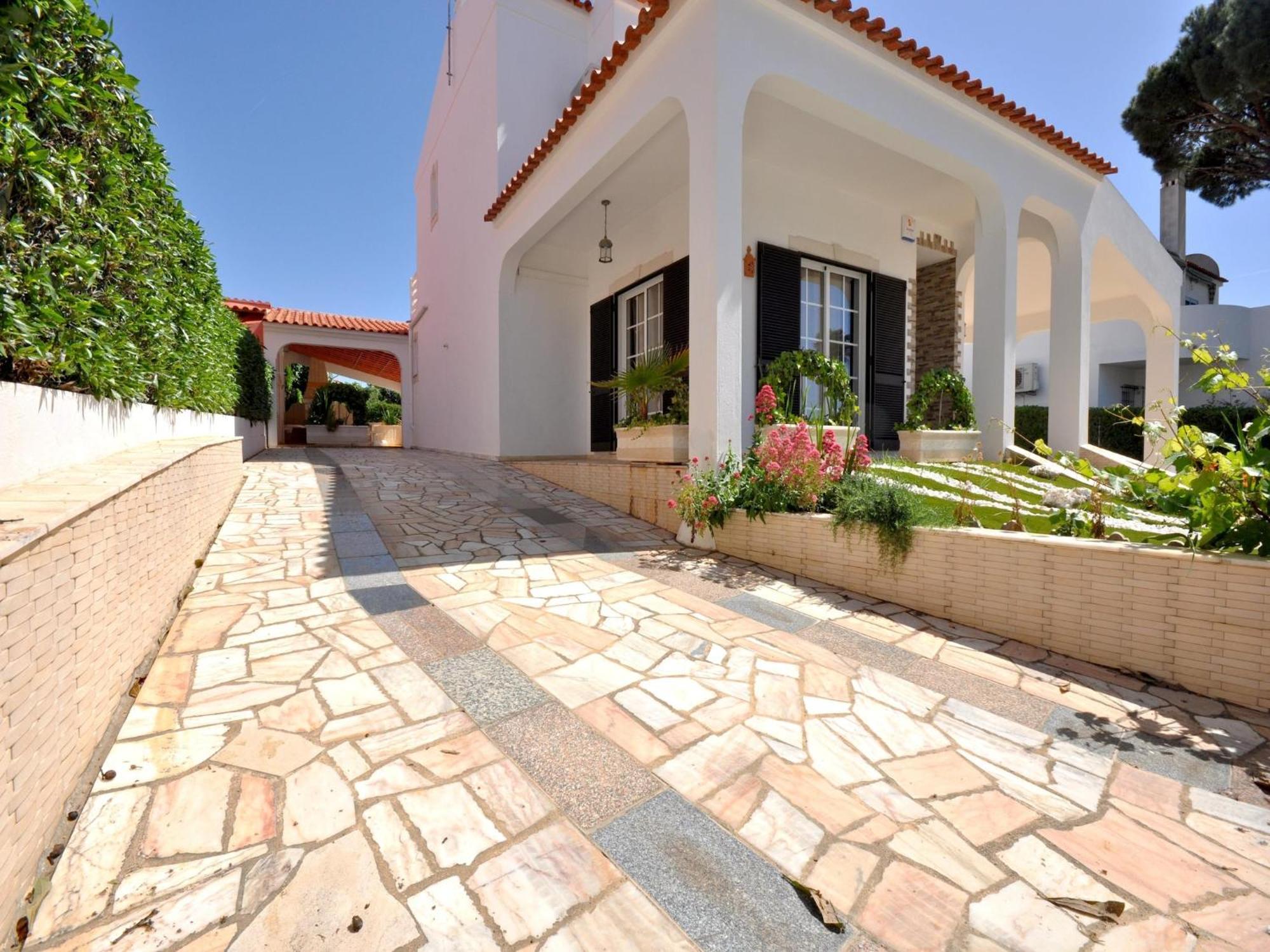 Holiday home Spacious In The Typical Portuguese Style With Private Swimming Pool Near *
