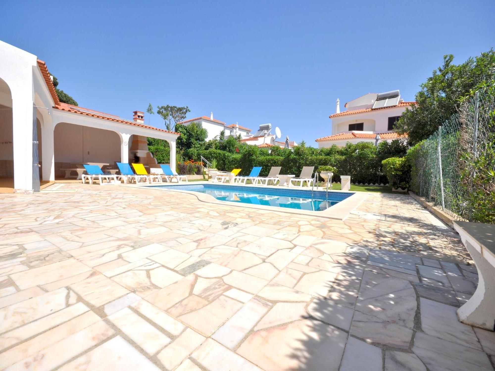 Spacious In The Typical Portuguese Style With Private Swimming Pool Near *