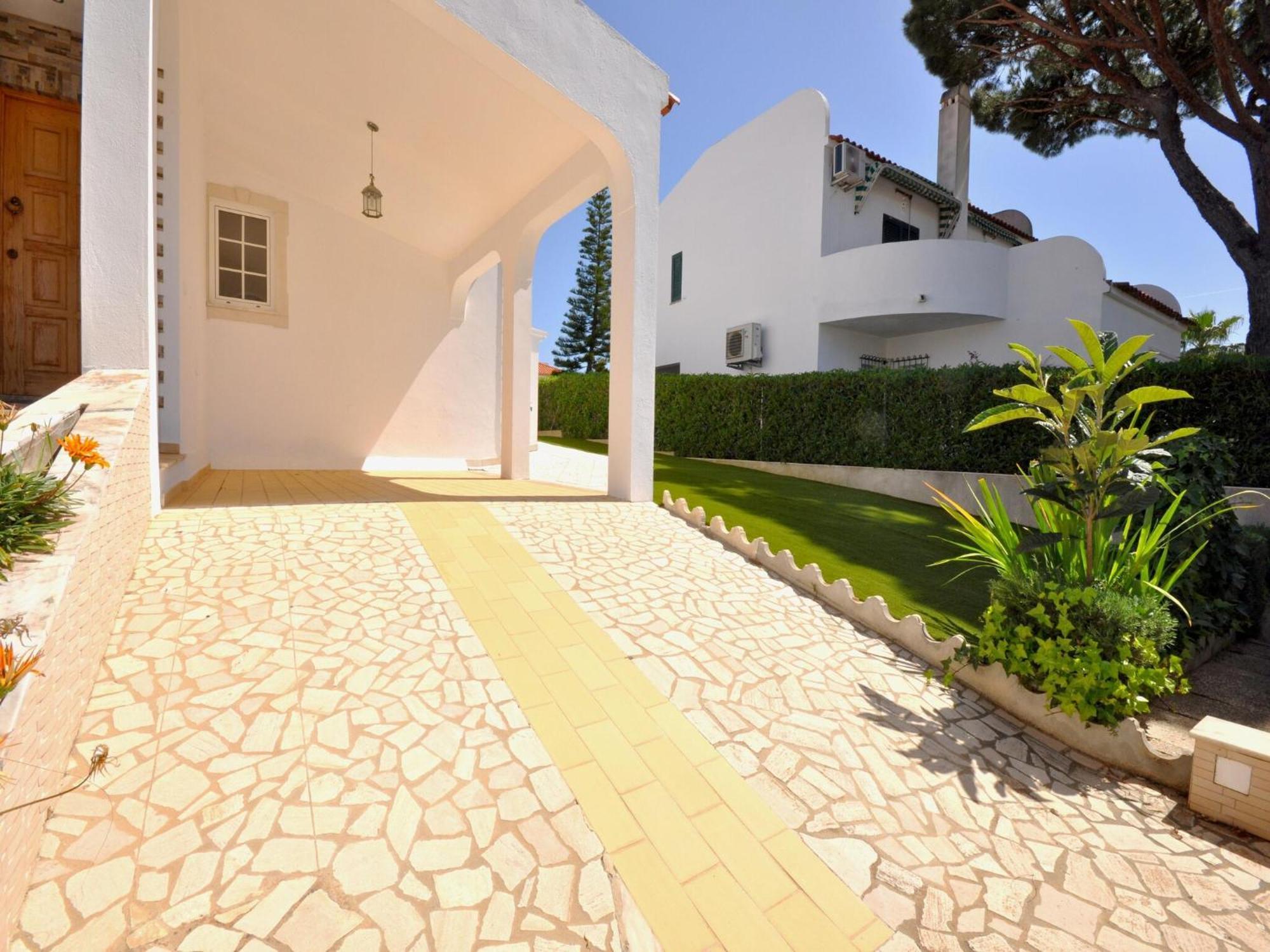 Spacious In The Typical Portuguese Style With Private Swimming Pool Near Vilamoura