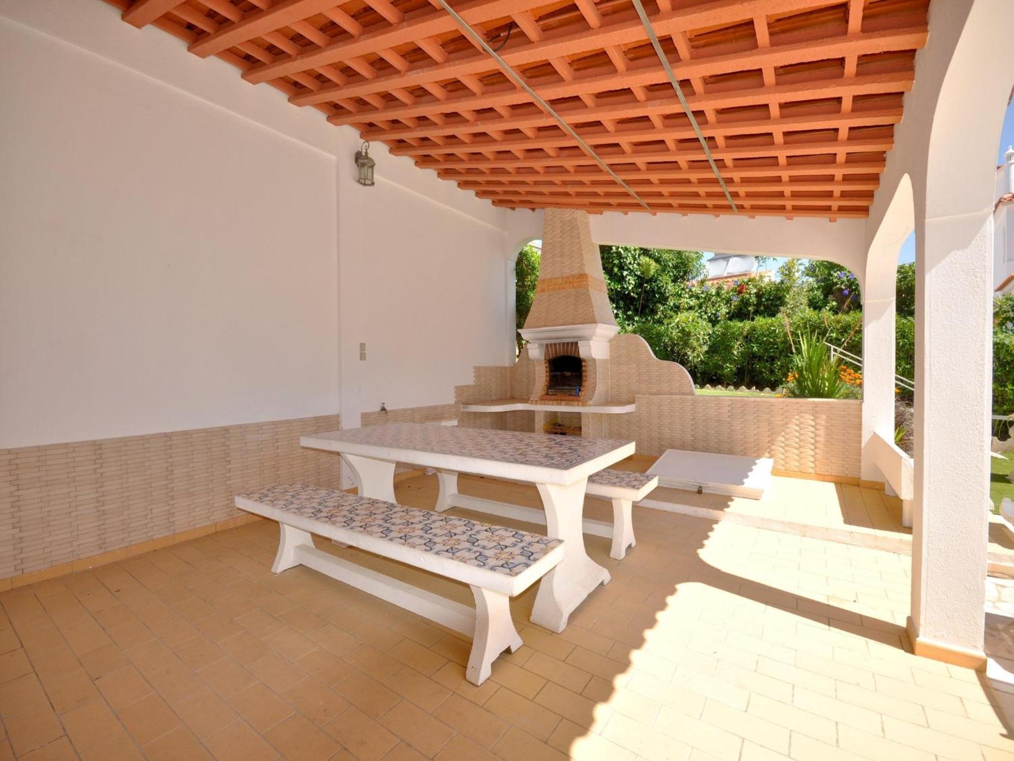 Spacious In The Typical Portuguese Style With Private Swimming Pool Near Vilamoura