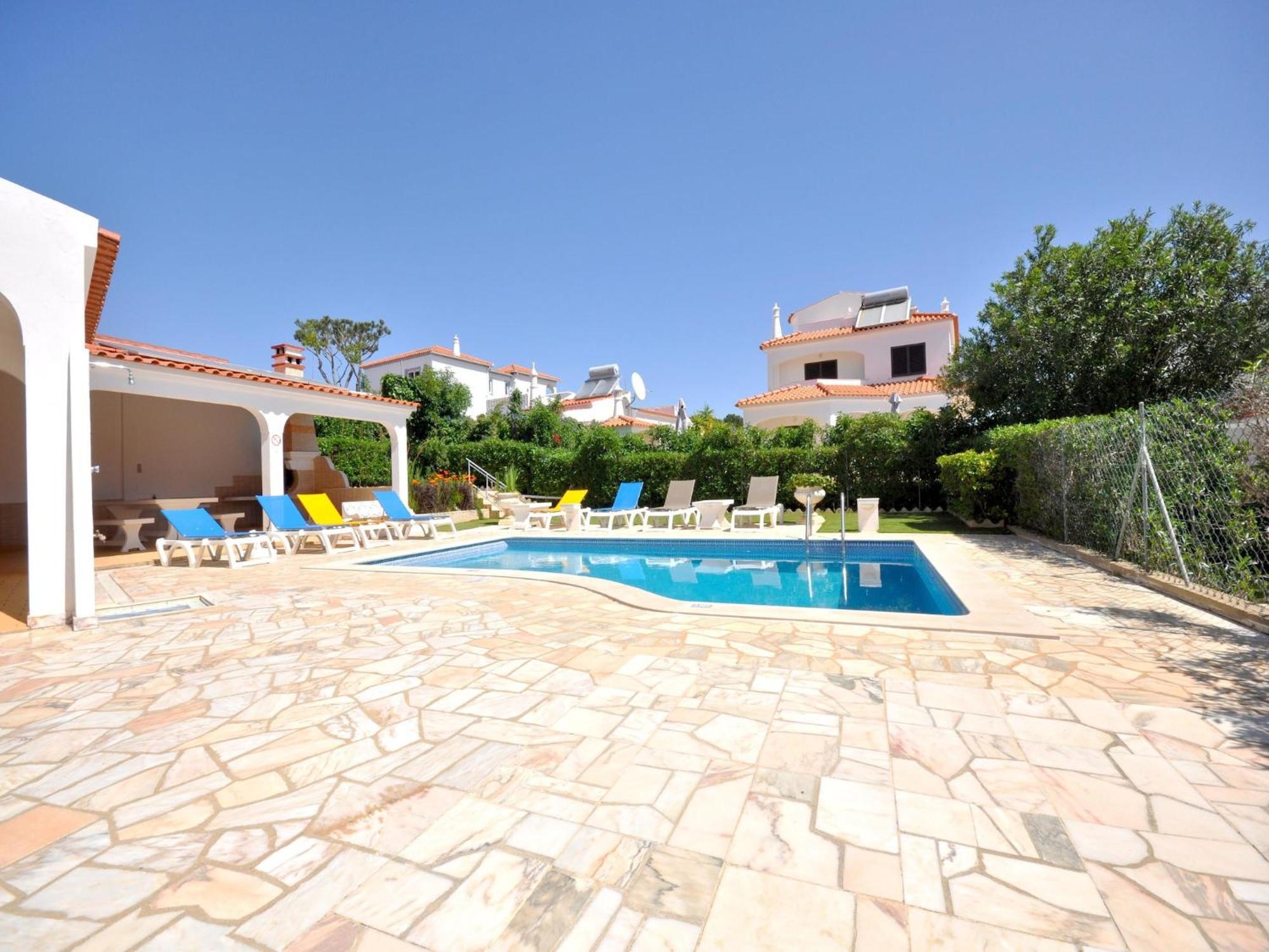 Spacious In The Typical Portuguese Style With Private Swimming Pool Near * Vilamoura