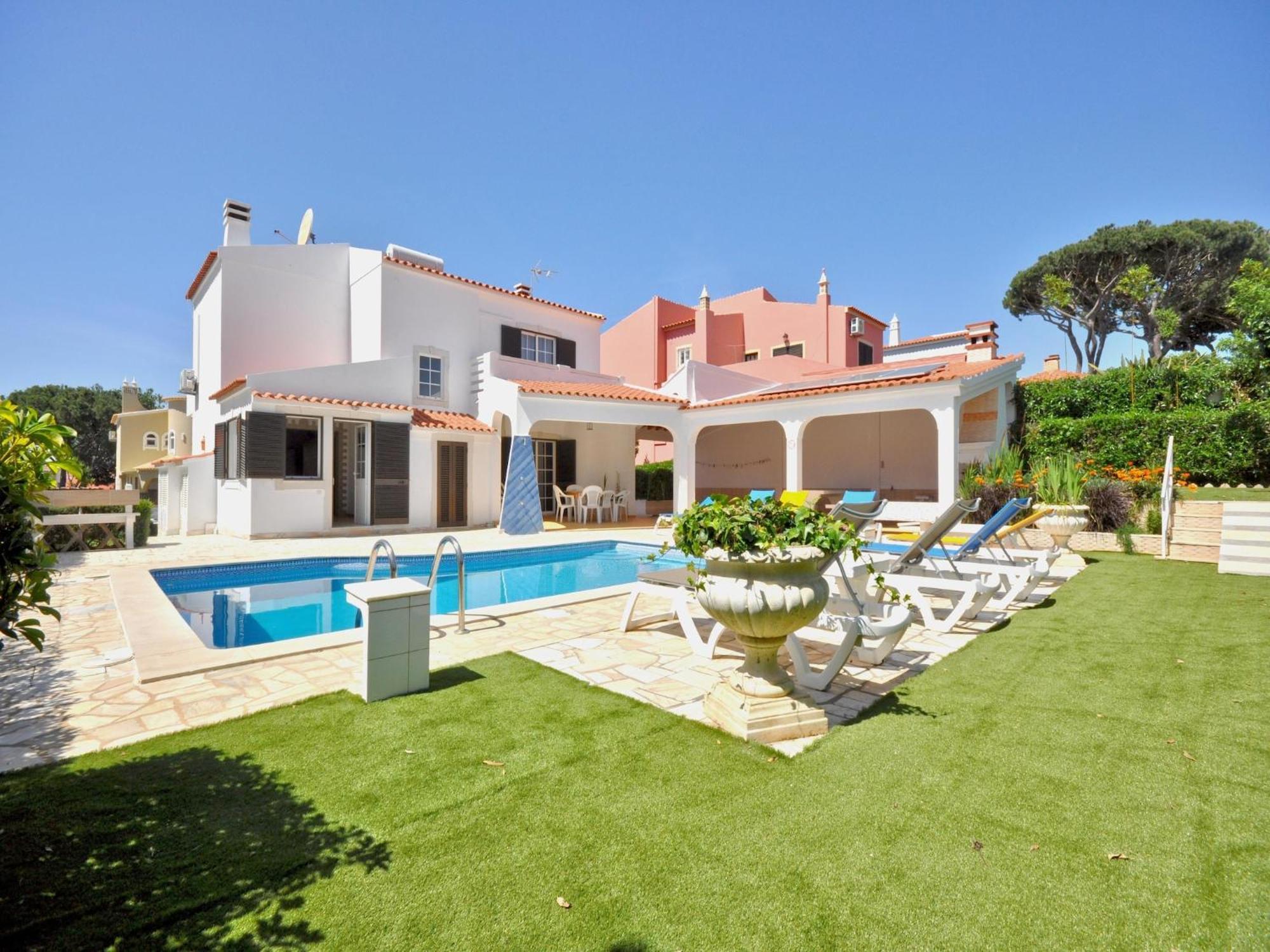 Spacious In The Typical Portuguese Style With Private Swimming Pool Near Holiday home *