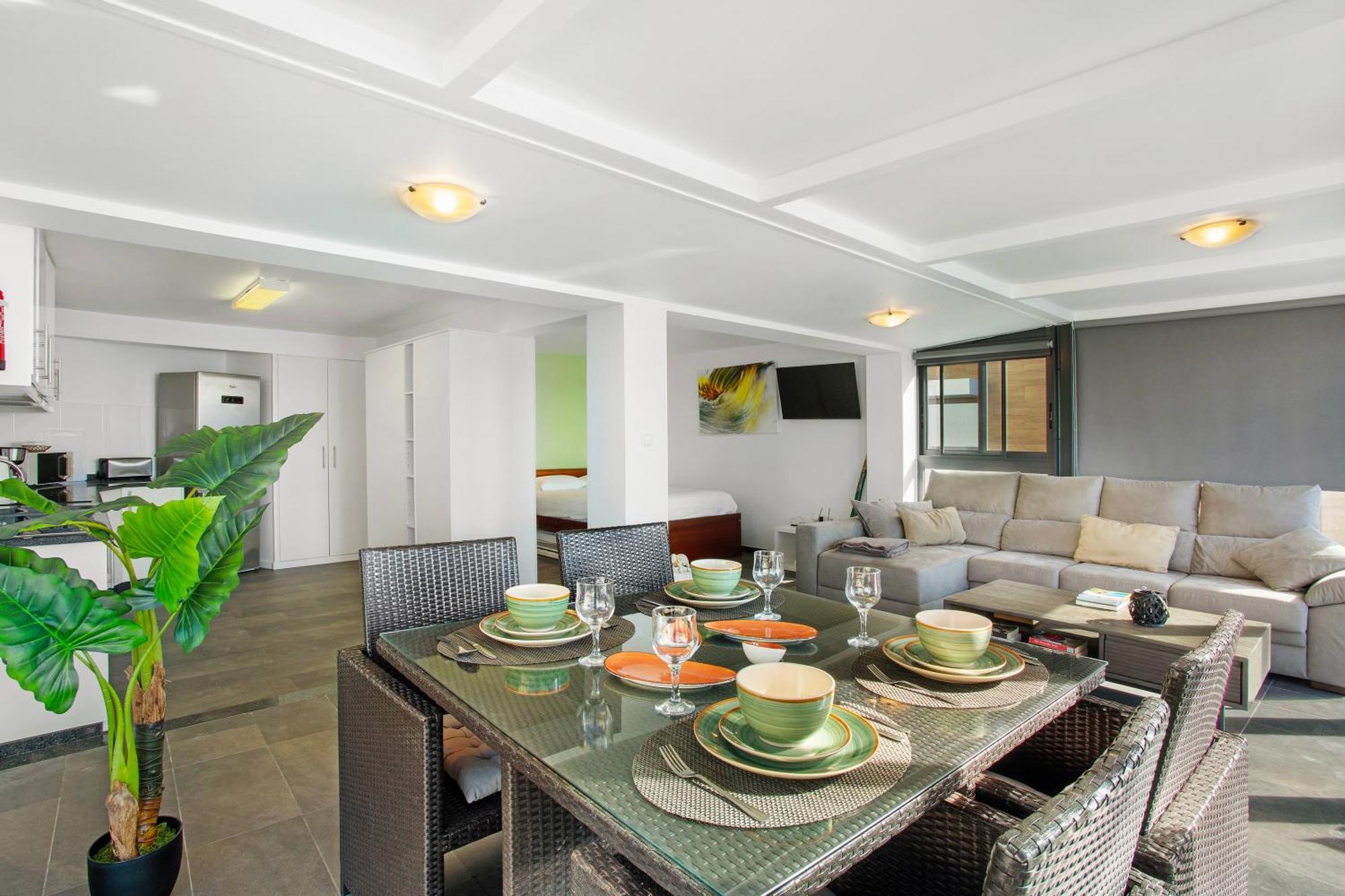 The Wave House - Seaside Haven Apartment