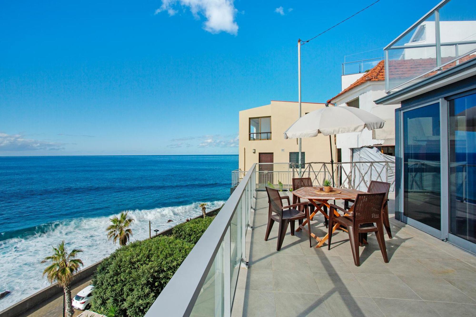 The Wave House - Seaside Haven *