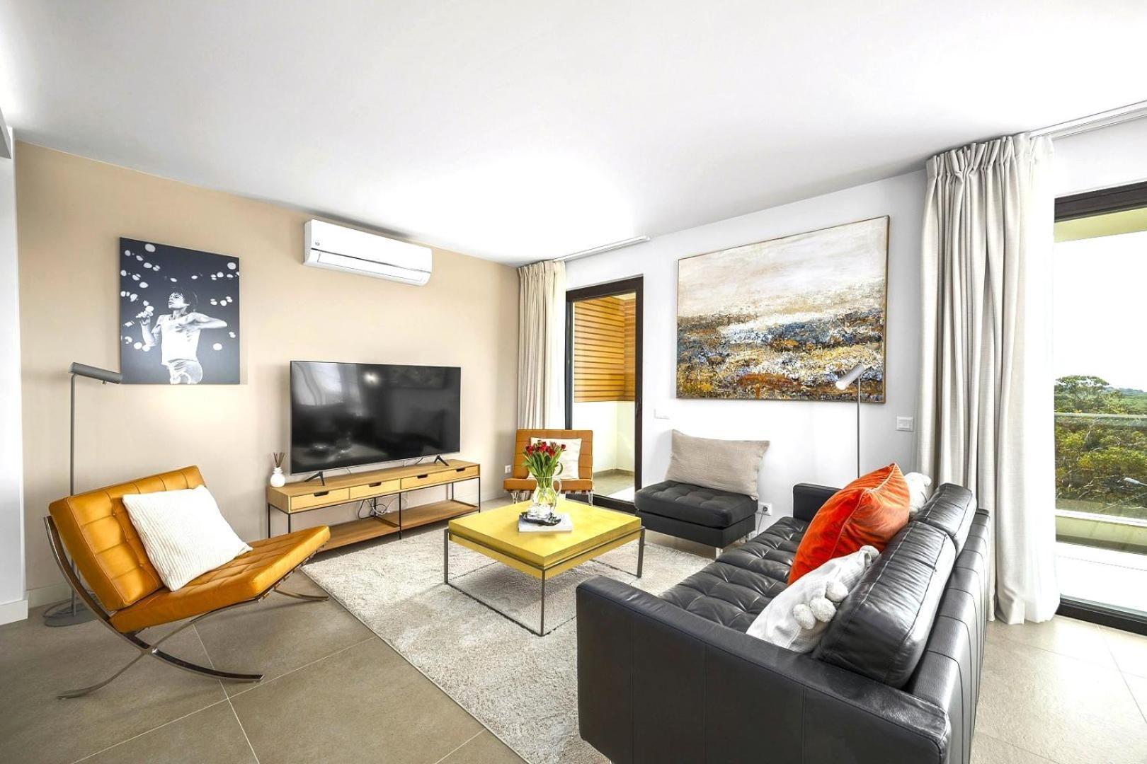Luxury 3-bed Penthouse With Ocean Views, Terrace & Pool *