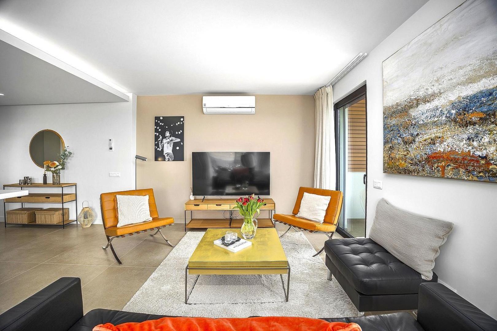 Luxury 3-bed Penthouse With Ocean Views, Terrace & Pool Quarteira