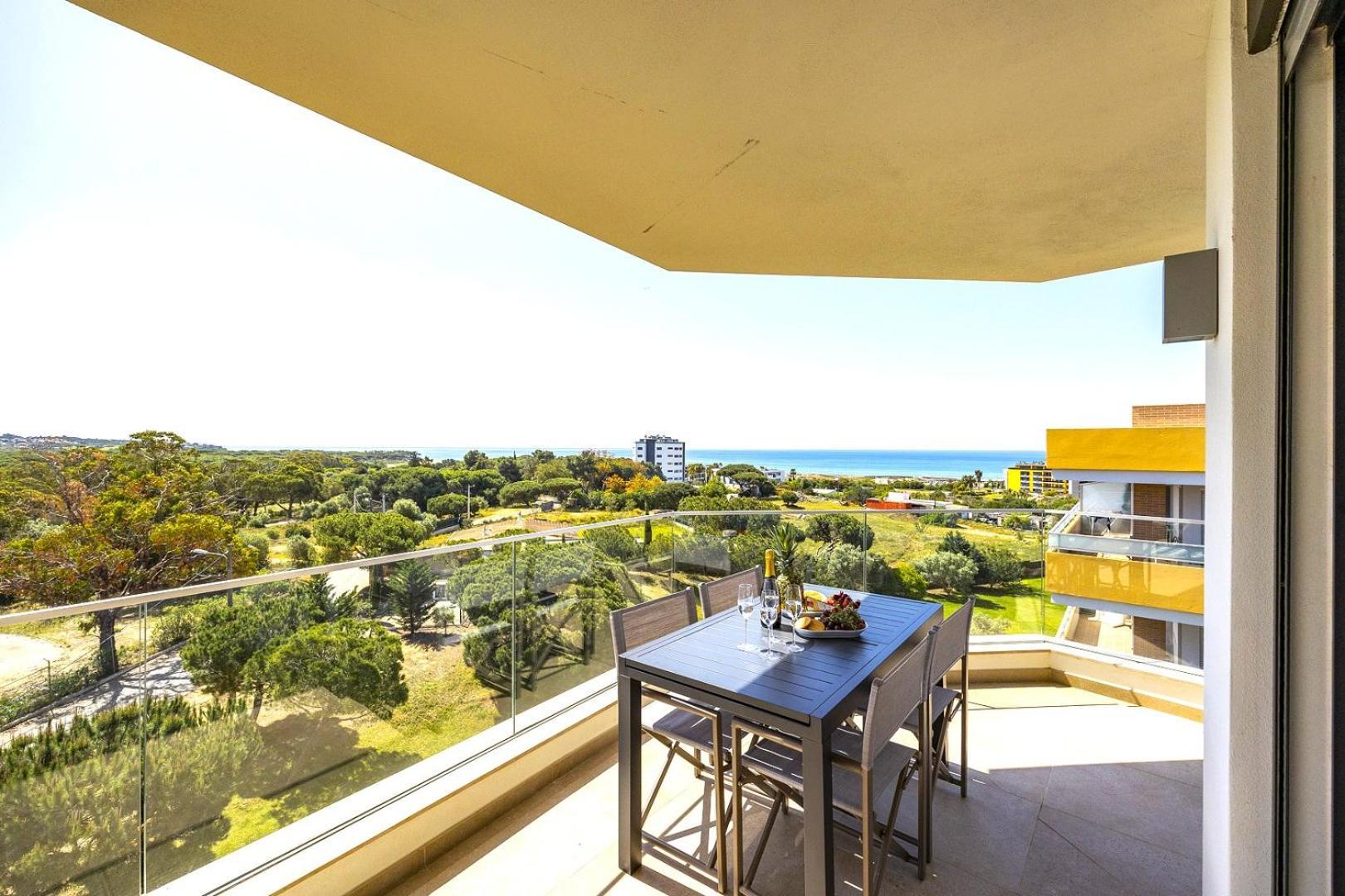 Apartment Luxury 3-bed Penthouse With Ocean Views, Terrace & Pool