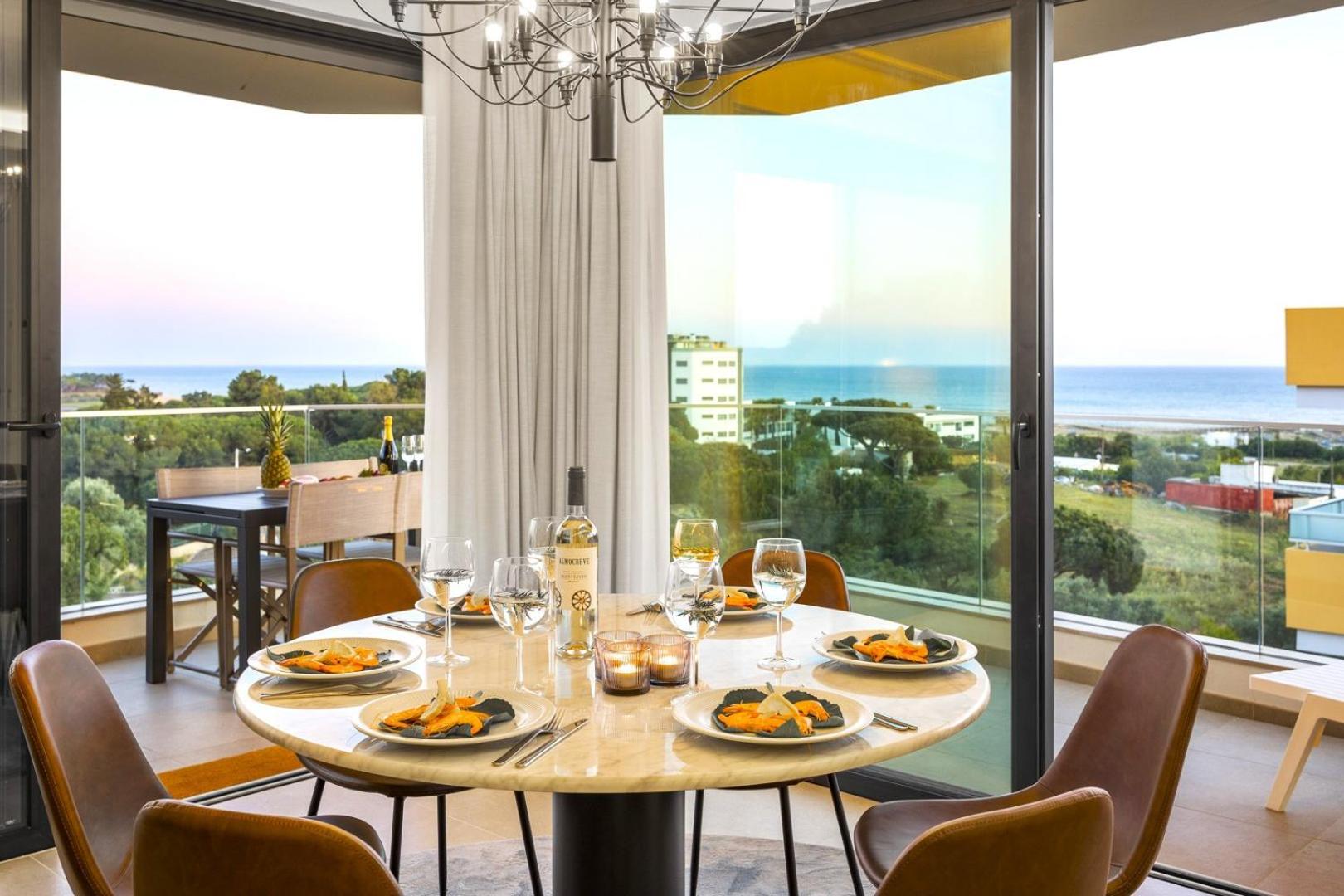 Apartment Luxury 3-bed Penthouse With Ocean Views, Terrace & Pool