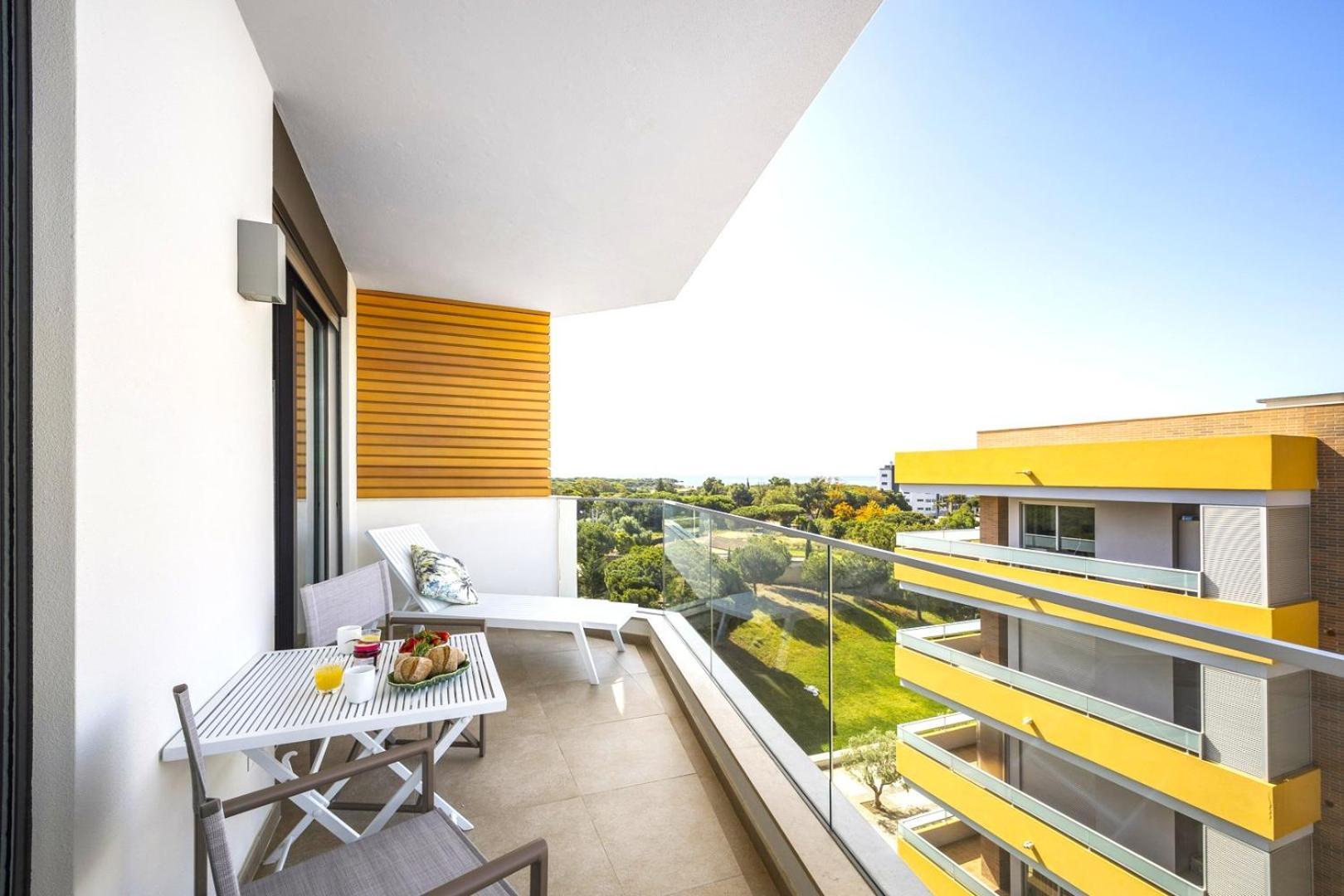 Apartment Luxury 3-bed Penthouse With Ocean Views, Terrace & Pool *