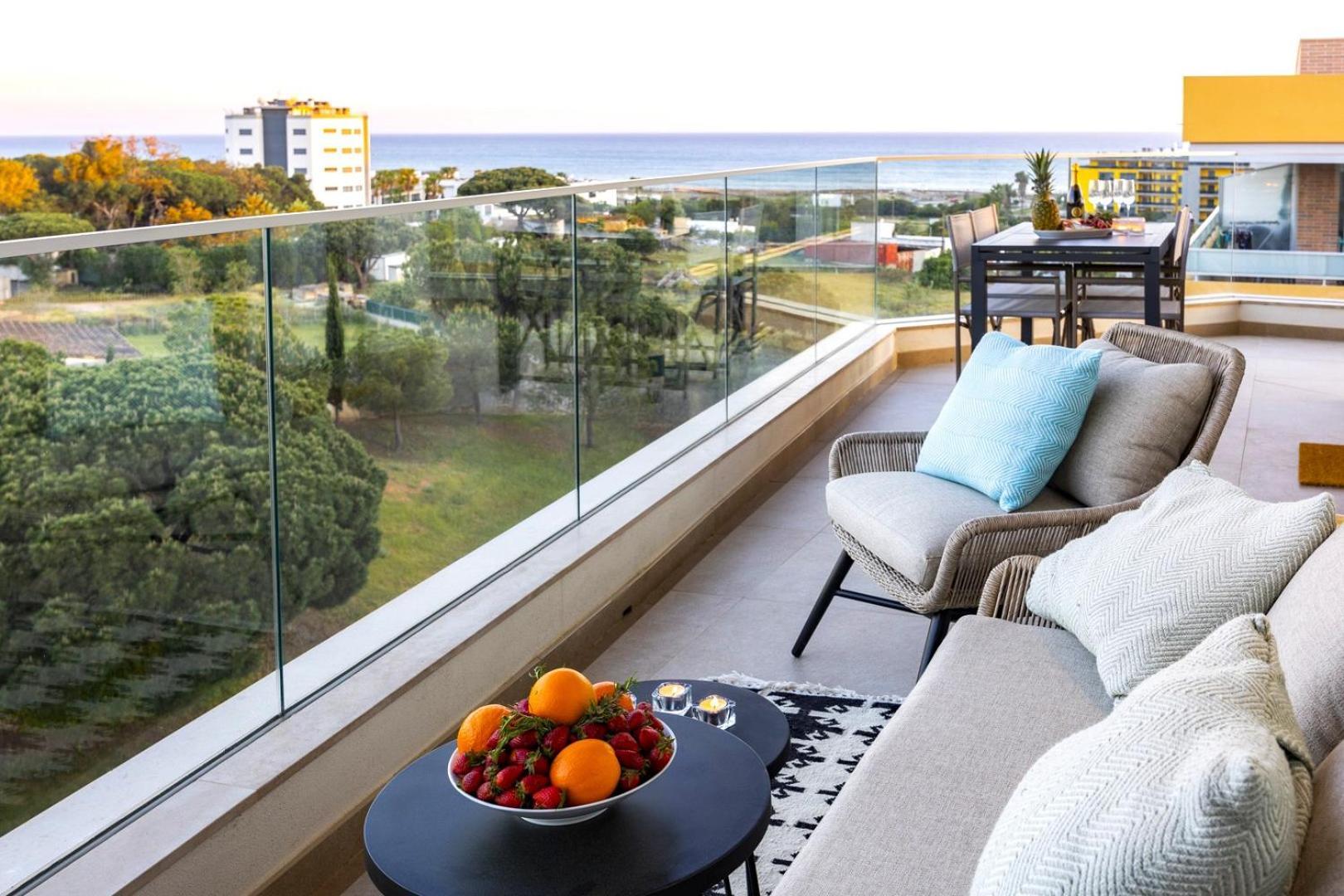 Apartment Luxury 3-bed Penthouse With Ocean Views, Terrace & Pool