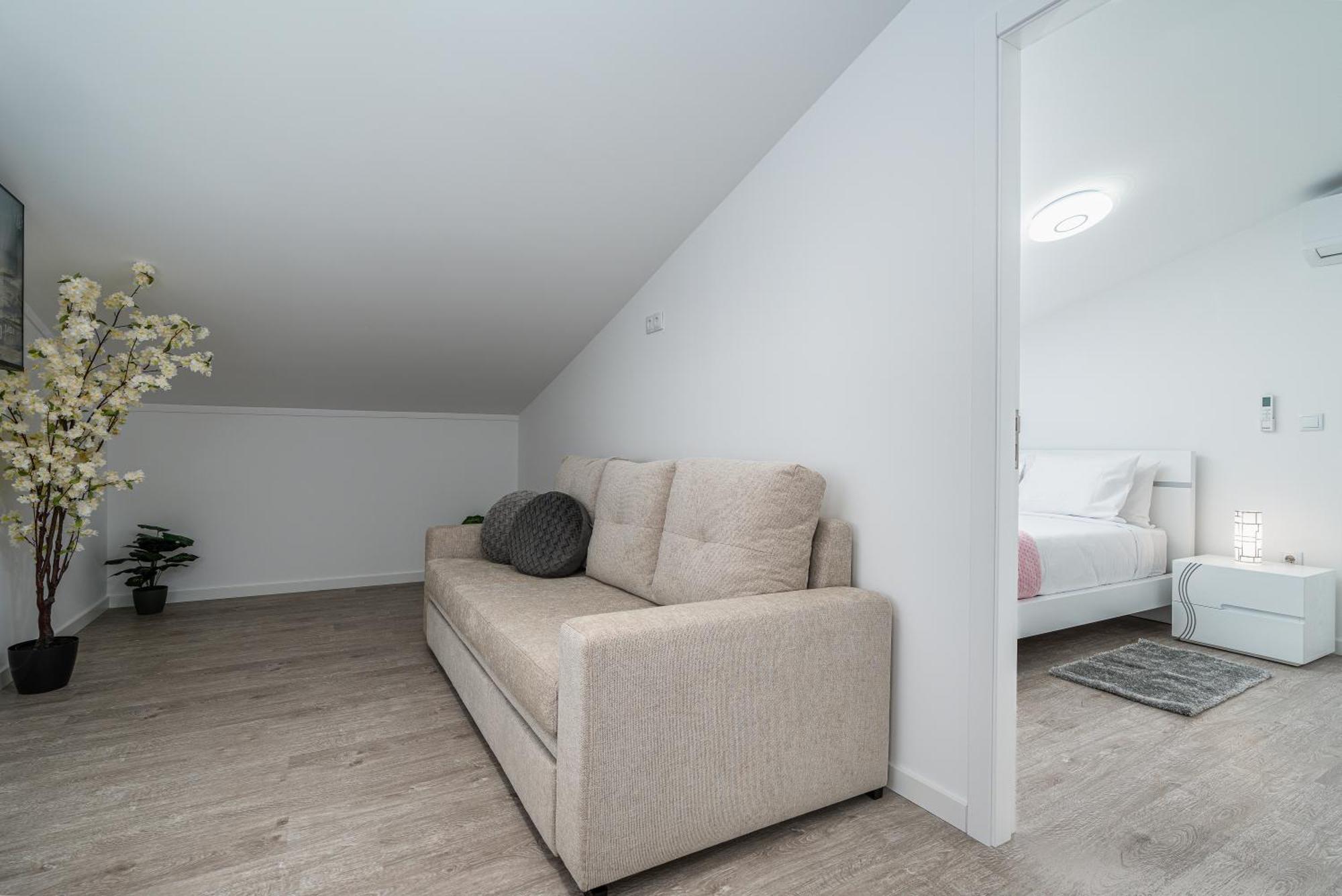 Ana's View, Cozy Apartment, Ac, Sea View & Parking Apartment *