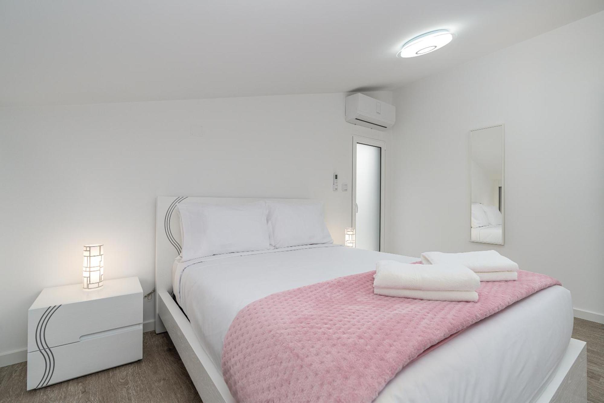 Ana's View, Cozy Apartment, Ac, Sea View & Parking