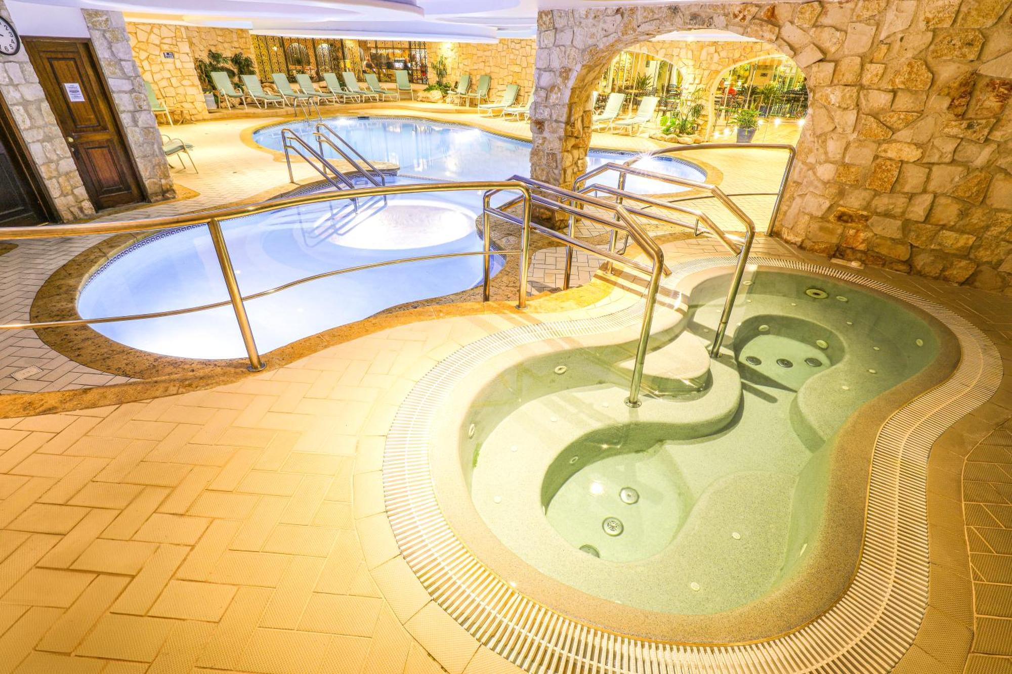 Four Seasons Country Club 4*