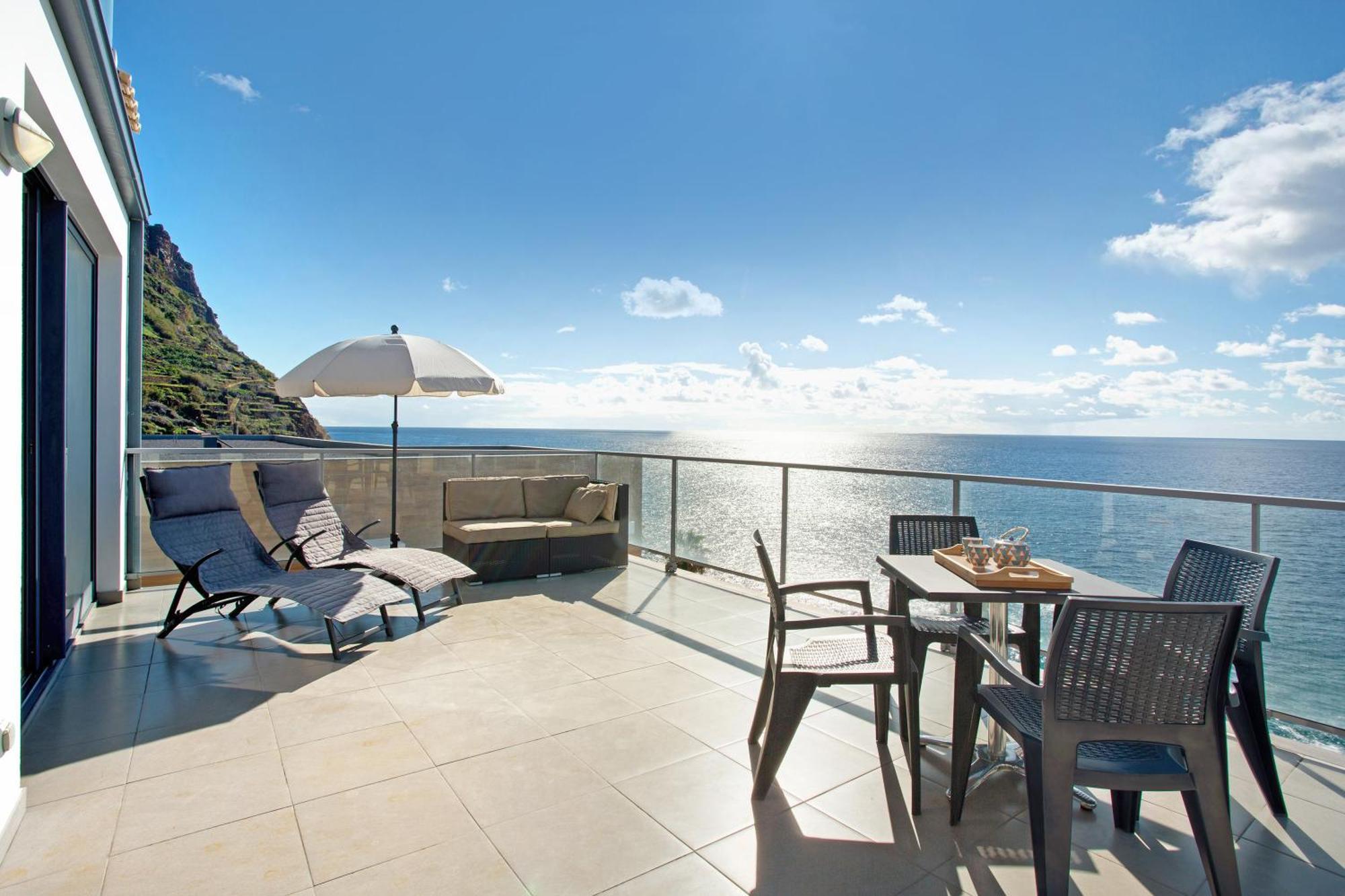 The Wave House - Two Bedroom Flat *