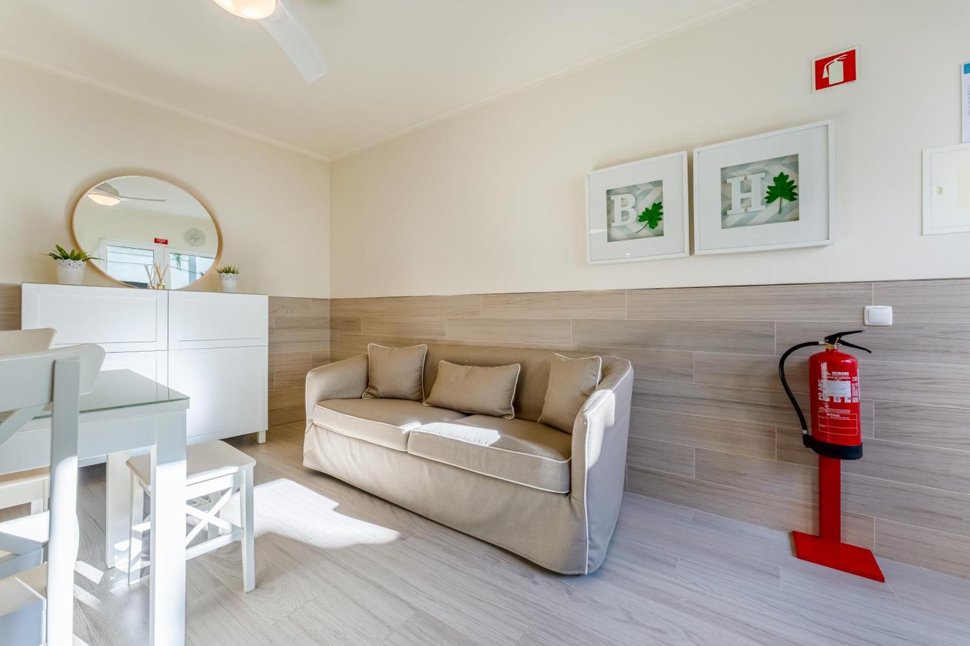 Modern 3 Bdr Duplex House With Terrace By Lovelystay