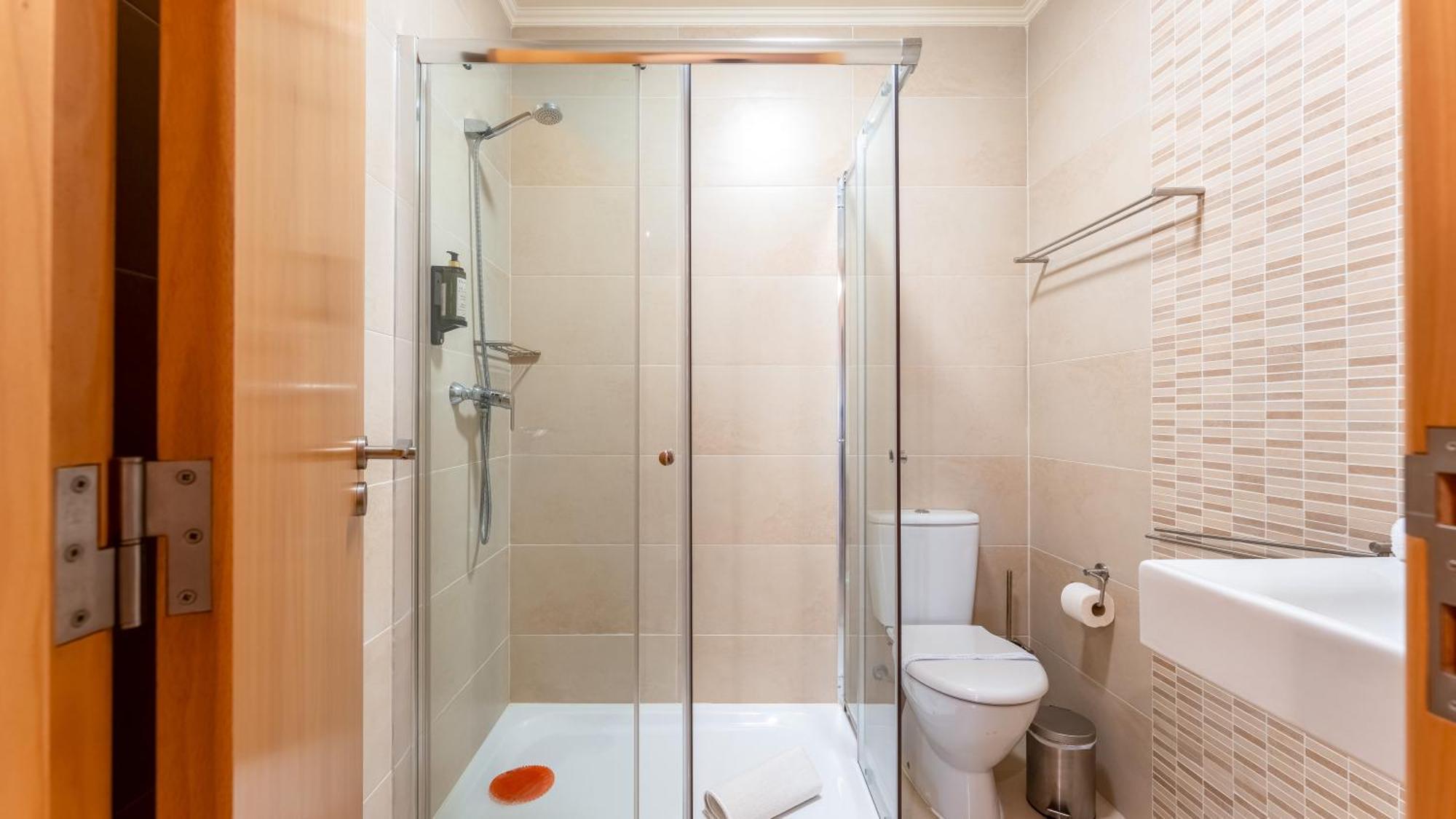 Modern 3 Bdr Duplex House With Terrace By Lovelystay Apartment