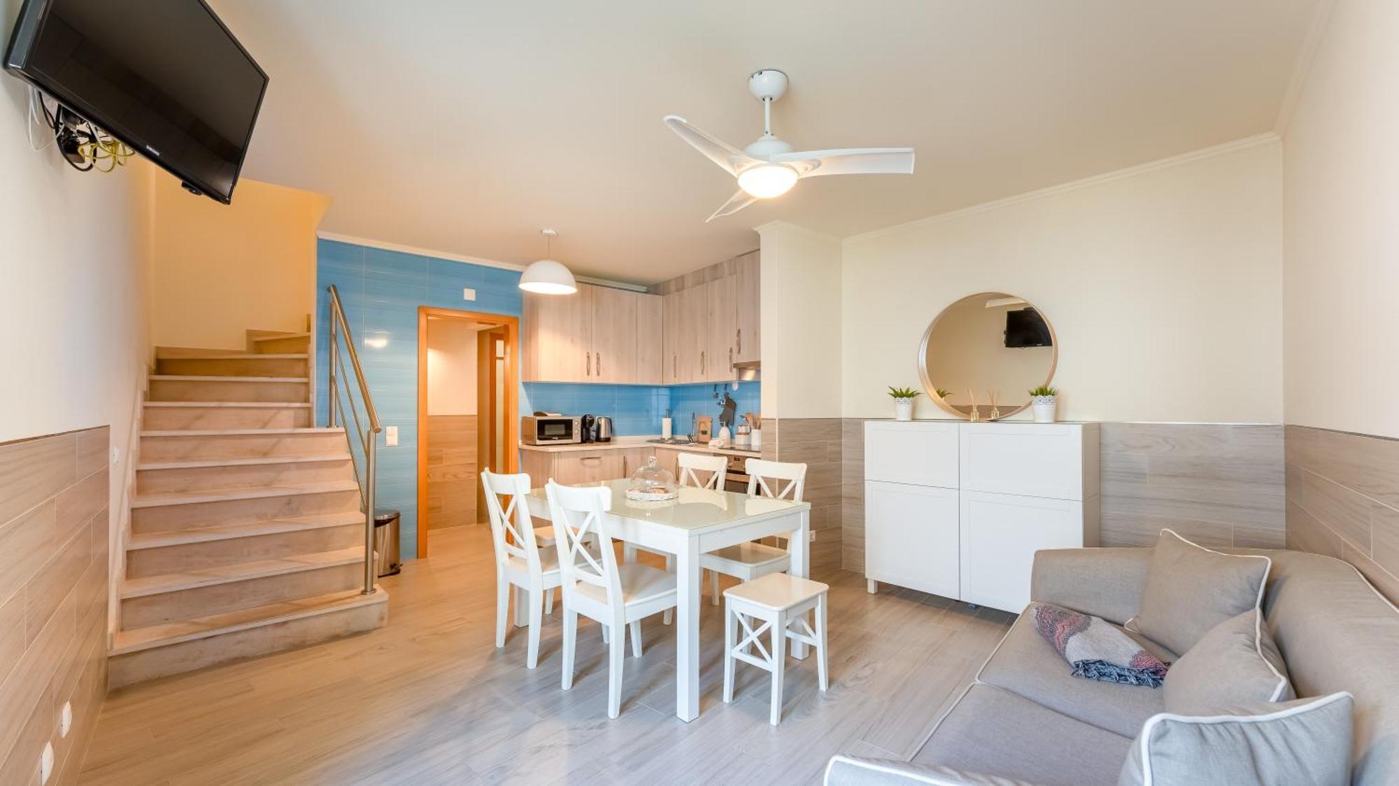Modern 3 Bdr Duplex House With Terrace By Lovelystay *