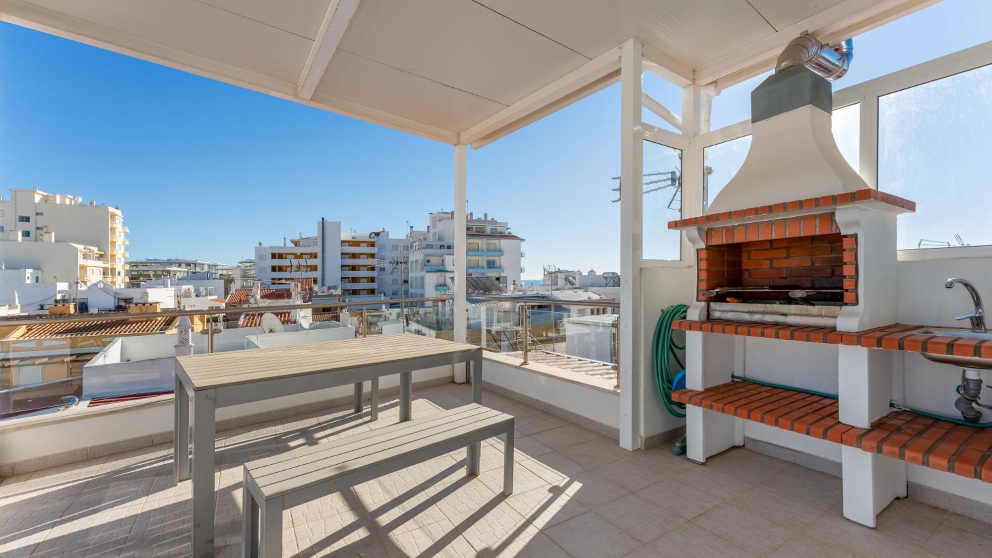 Modern 3 Bdr Duplex House With Terrace By Lovelystay Armacao de Pera