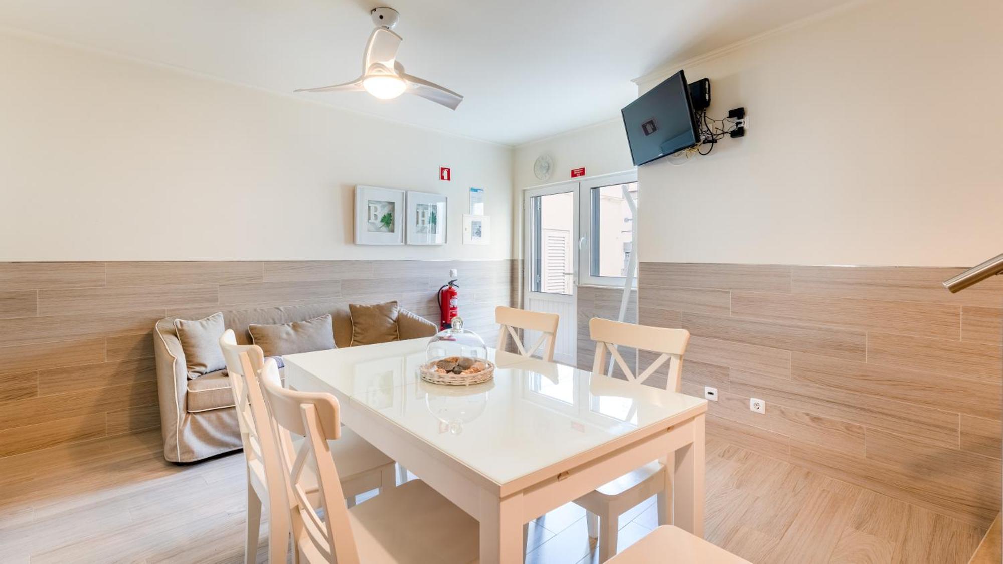 Modern 3 Bdr Duplex House With Terrace By Lovelystay Apartment *