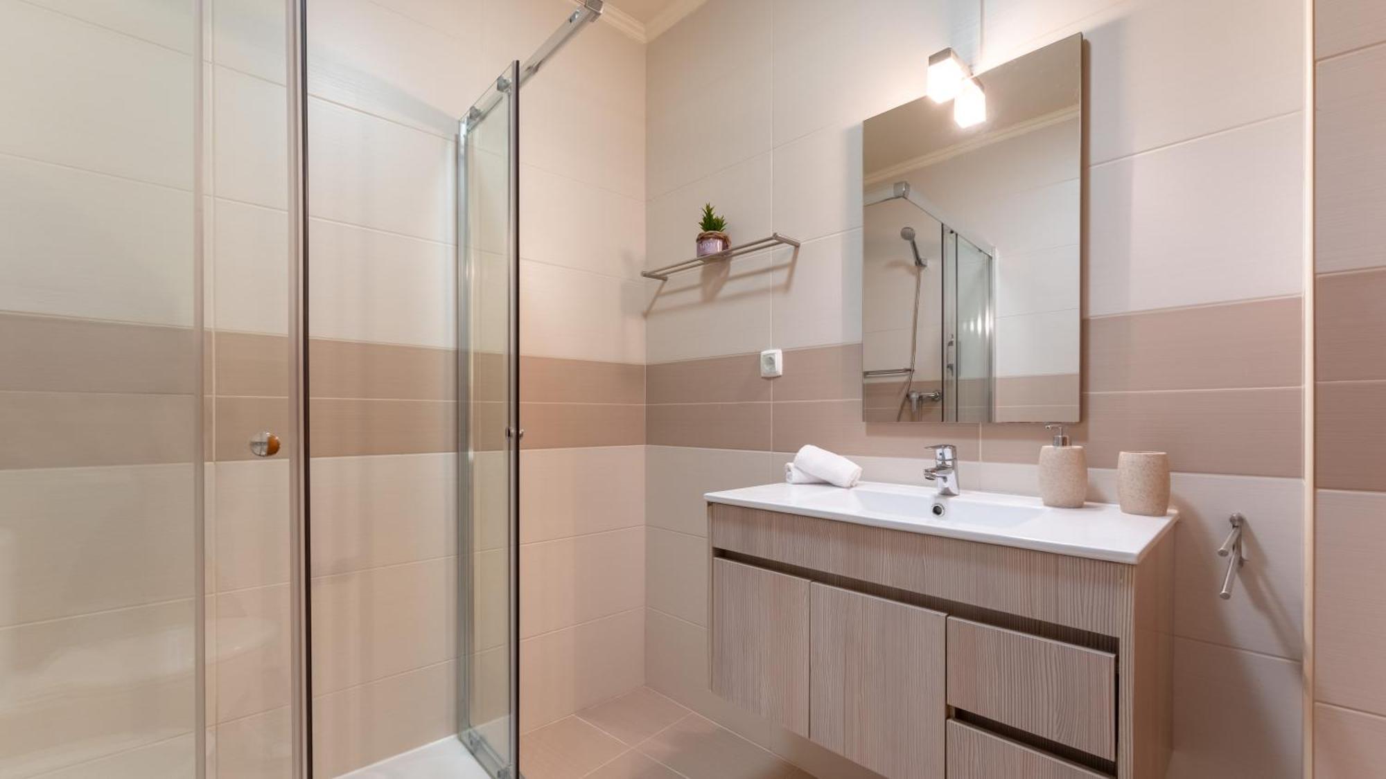 Apartment Modern 3 Bdr Duplex House With Terrace By Lovelystay *