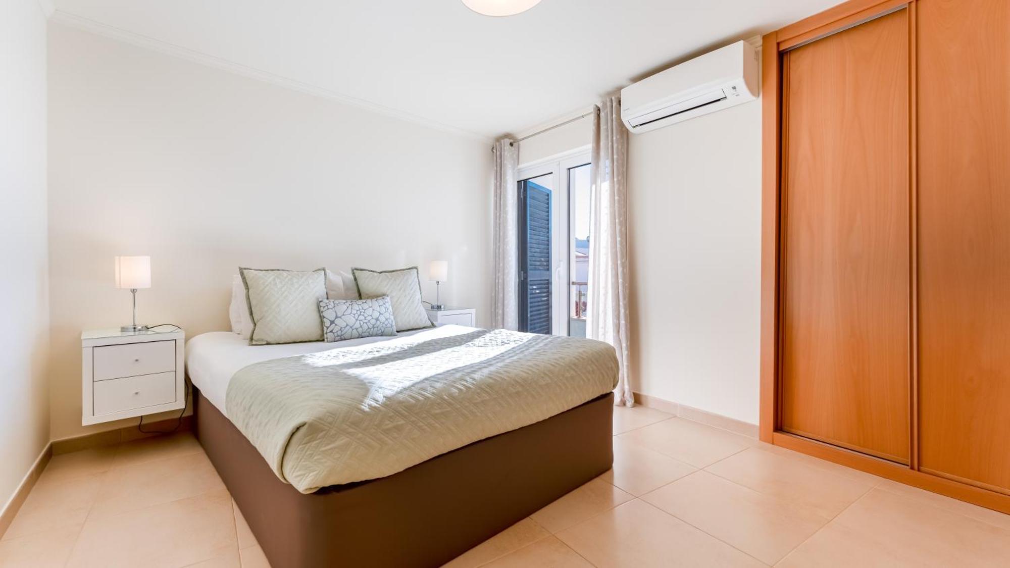 Modern 3 Bdr Duplex House With Terrace By Lovelystay *