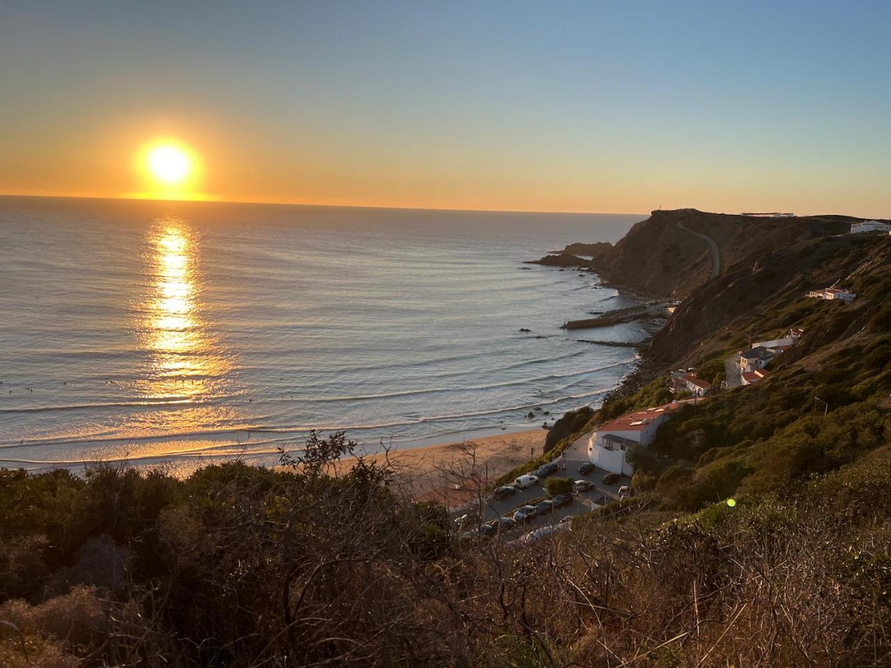 Casa Colina, Walking Distance To Arrifana Apartment *