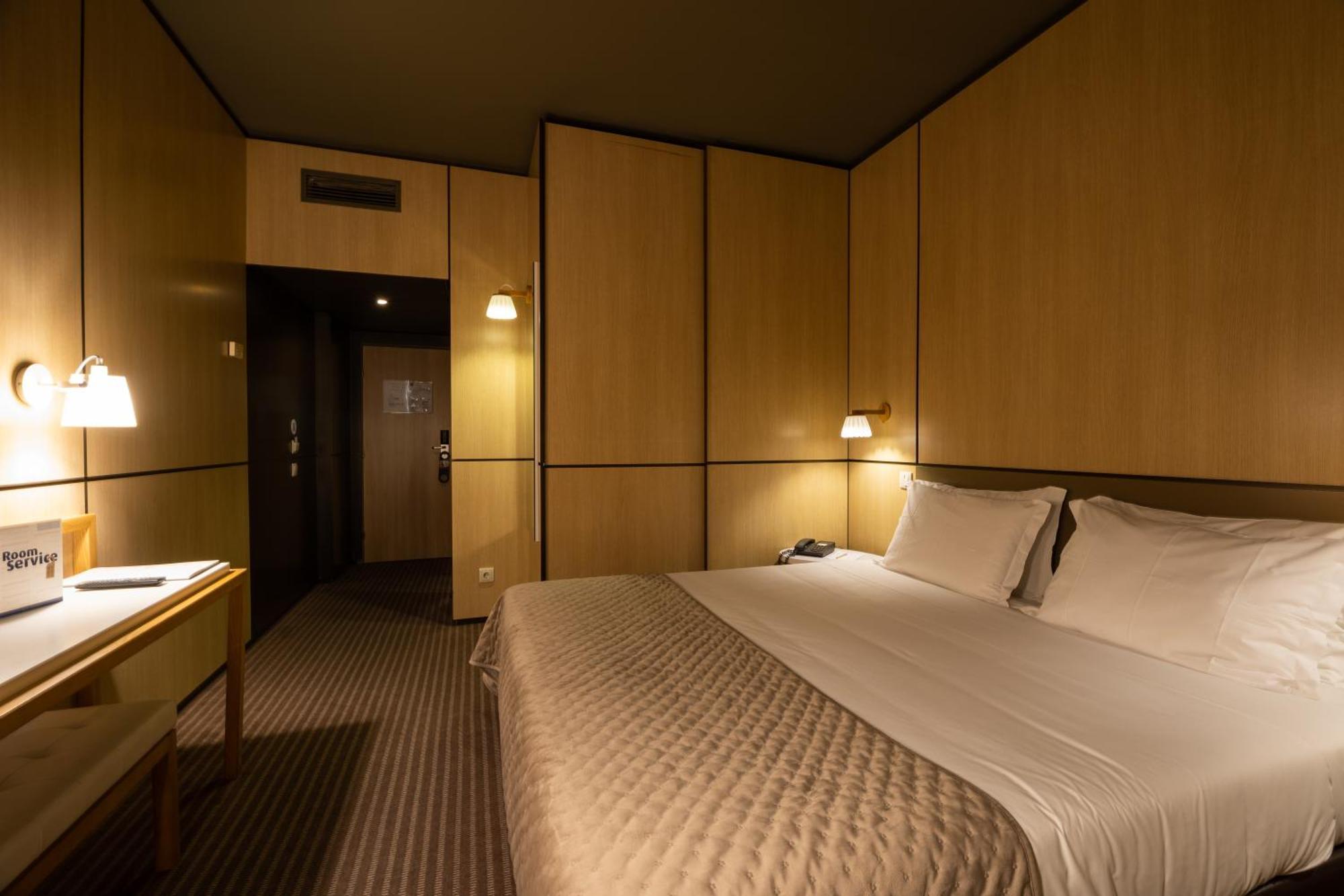 Axis Vermar Conference & 4*