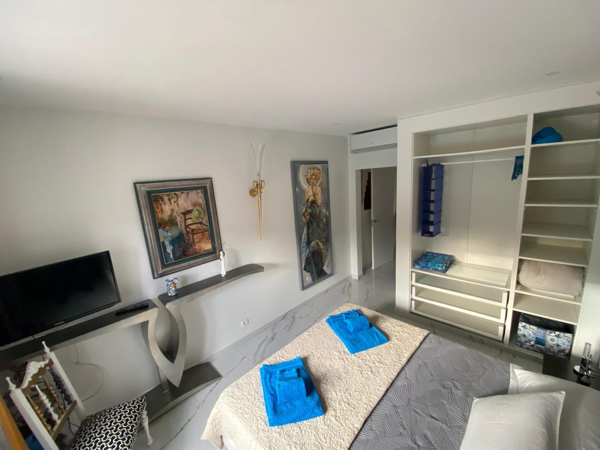Chelsea Villa *
