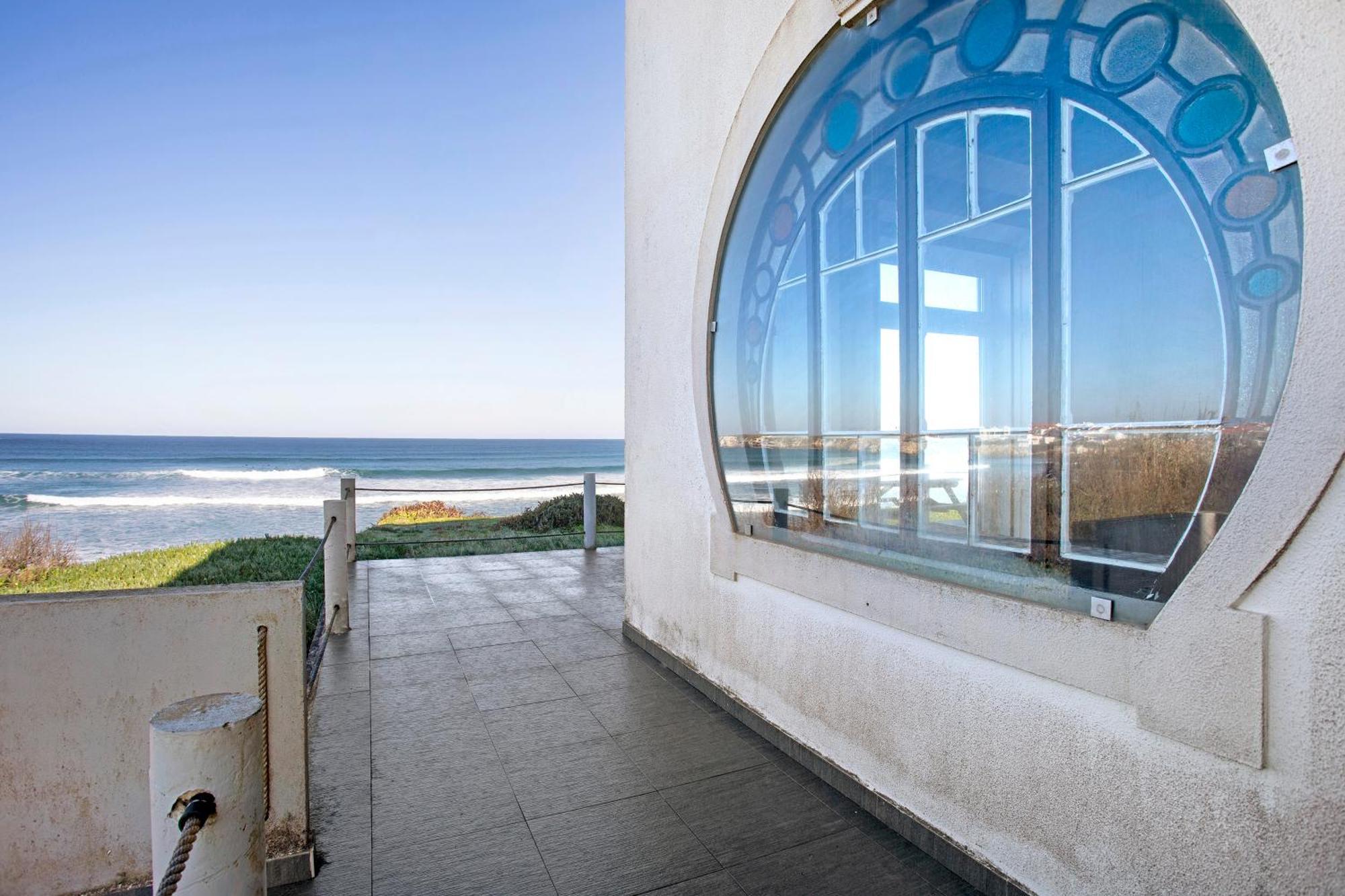 Surfcastle And Surf School *